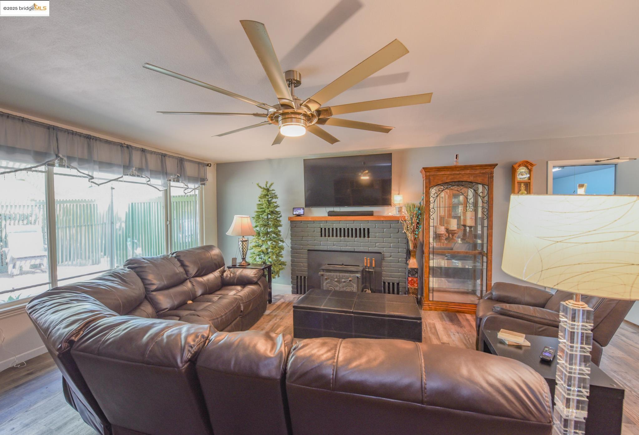 Detail Gallery Image 5 of 43 For 12933 Chaparral Rd, Sonora,  CA 95370 - 4 Beds | 2 Baths