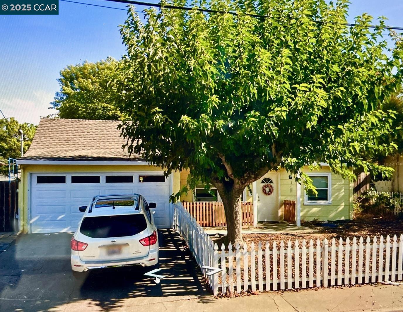 Detail Gallery Image 1 of 1 For 4121 Kensington Dr, Concord,  CA 94521 - 4 Beds | 2 Baths