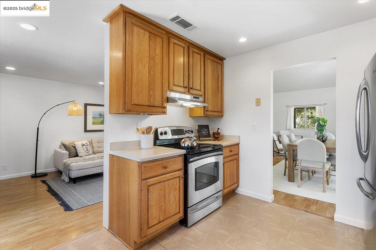 Detail Gallery Image 14 of 60 For 5665 Victoria Ln, Livermore,  CA 94550 - 3 Beds | 2 Baths