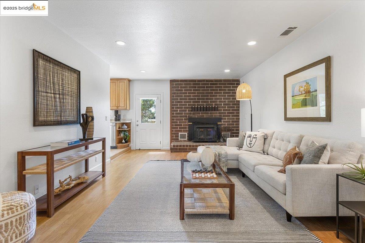 Detail Gallery Image 15 of 60 For 5665 Victoria Ln, Livermore,  CA 94550 - 3 Beds | 2 Baths