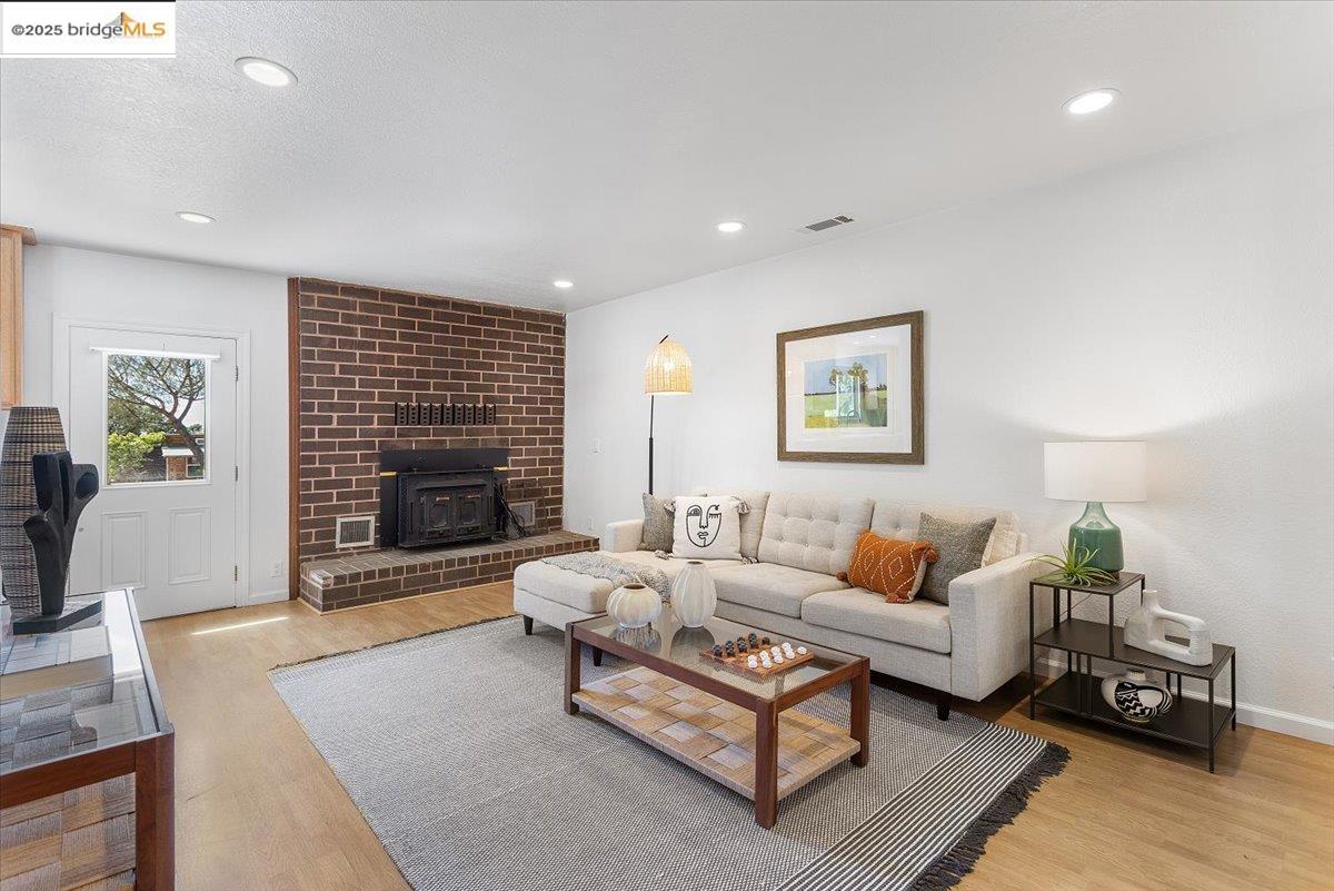 Detail Gallery Image 16 of 60 For 5665 Victoria Ln, Livermore,  CA 94550 - 3 Beds | 2 Baths