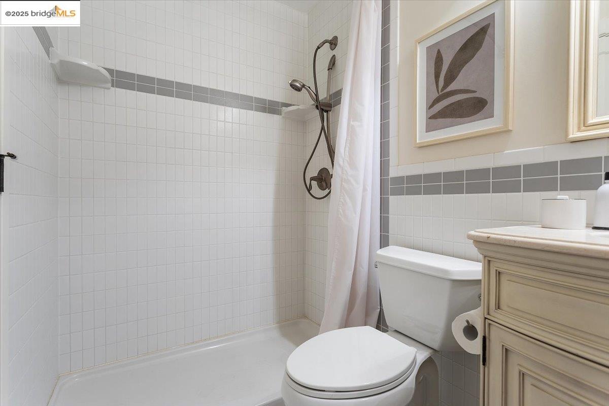 Detail Gallery Image 18 of 60 For 5665 Victoria Ln, Livermore,  CA 94550 - 3 Beds | 2 Baths