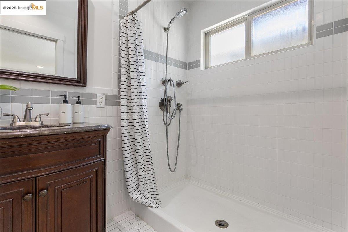 Detail Gallery Image 27 of 60 For 5665 Victoria Ln, Livermore,  CA 94550 - 3 Beds | 2 Baths