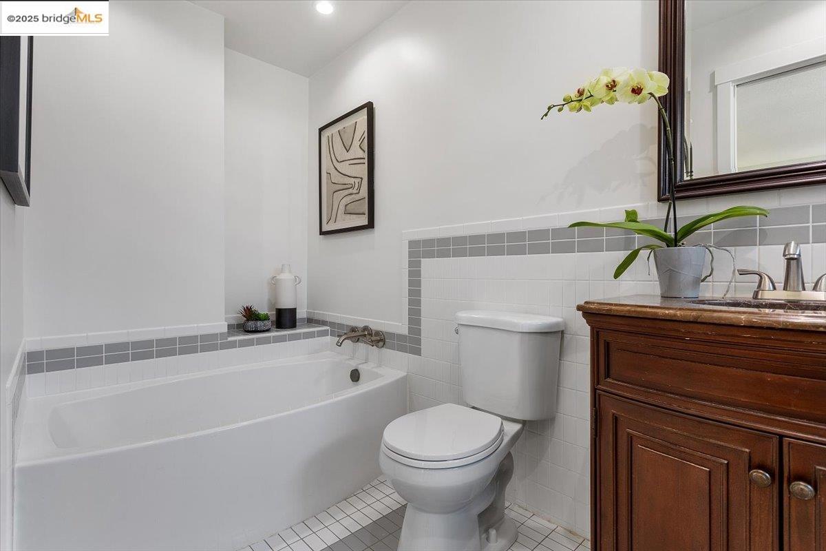 Detail Gallery Image 28 of 60 For 5665 Victoria Ln, Livermore,  CA 94550 - 3 Beds | 2 Baths