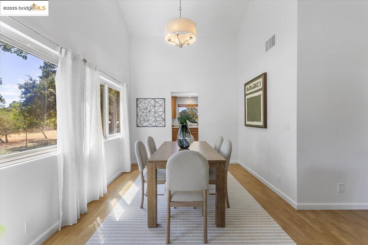 Detail Gallery Image 9 of 60 For 5665 Victoria Ln, Livermore,  CA 94550 - 3 Beds | 2 Baths