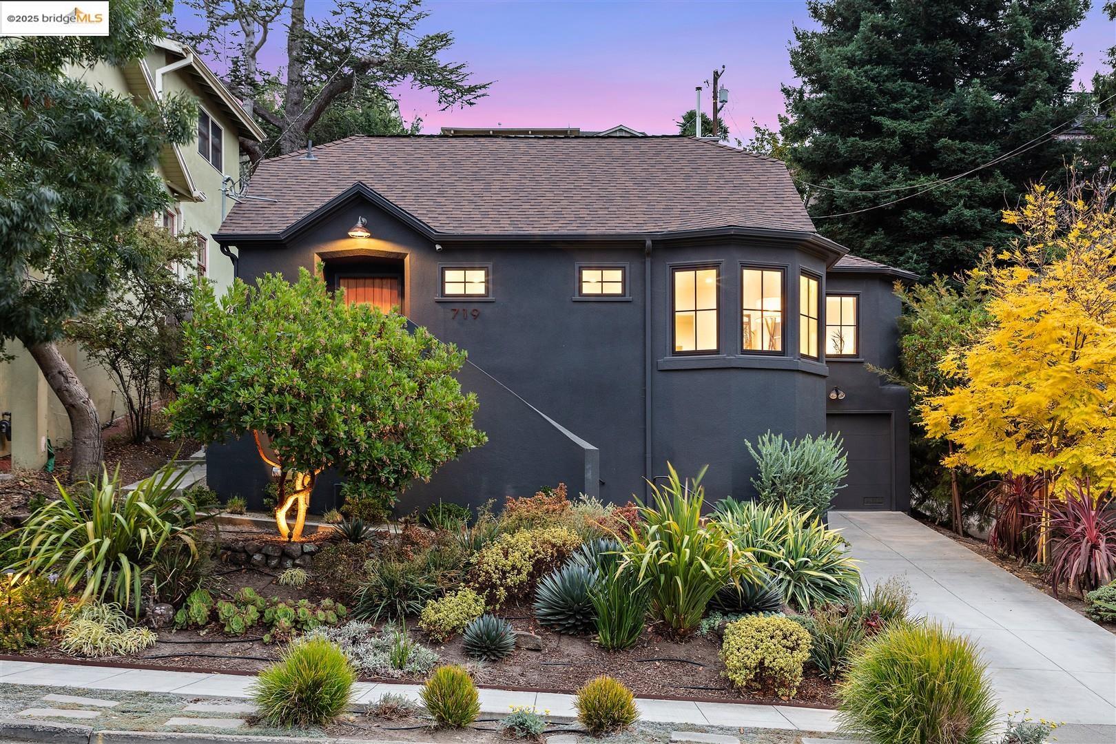Detail Gallery Image 1 of 1 For 719 Walavista, Oakland,  CA 94610 - 3 Beds | 3 Baths
