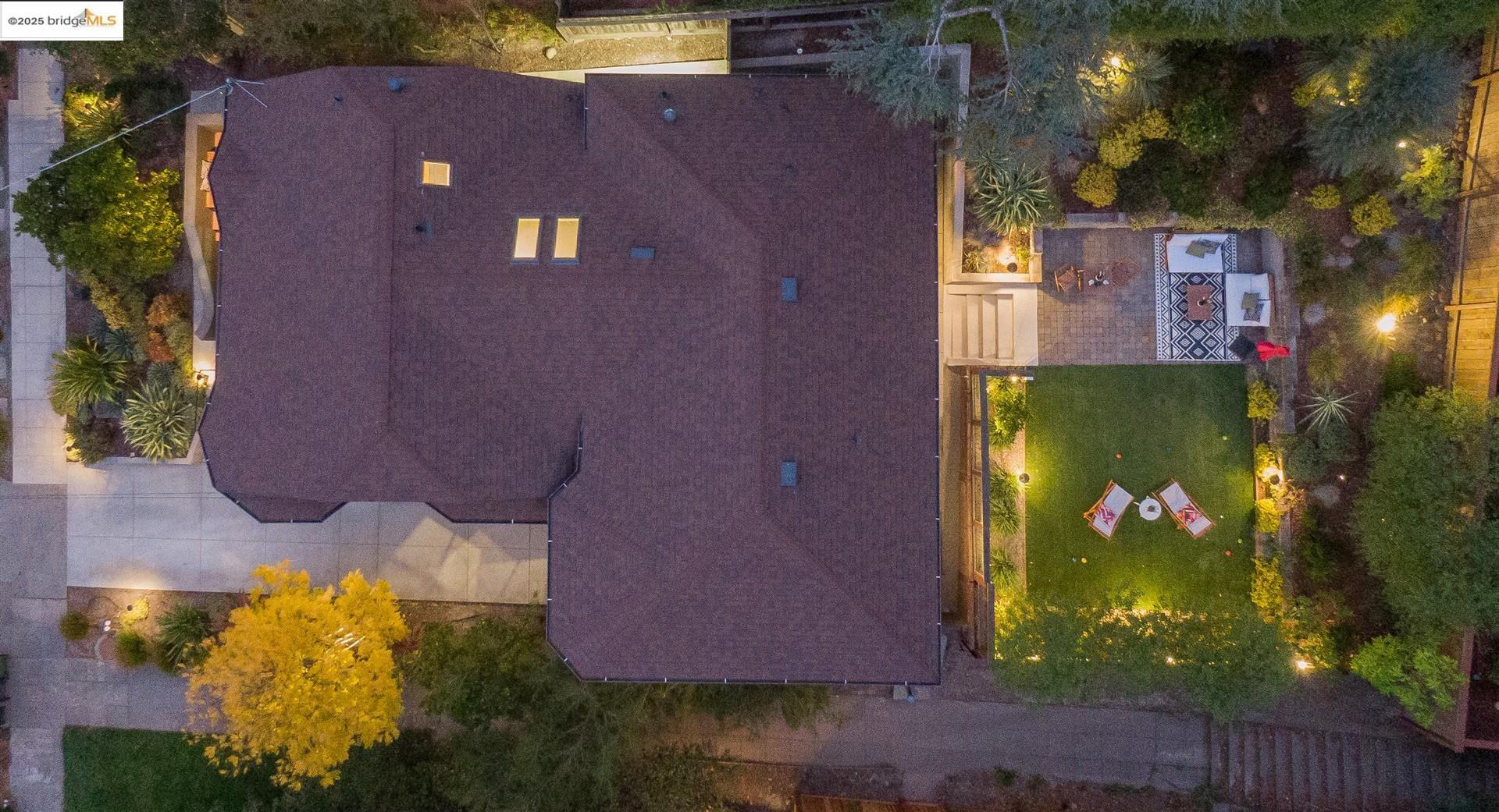Detail Gallery Image 2 of 51 For 719 Walavista, Oakland,  CA 94610 - 3 Beds | 3 Baths