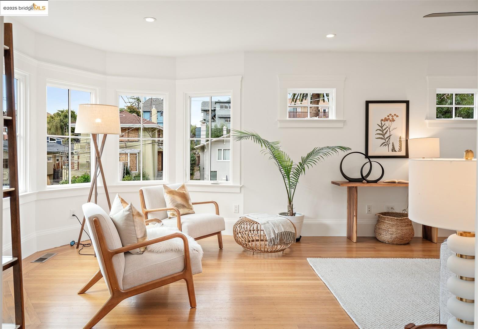 Detail Gallery Image 11 of 51 For 719 Walavista, Oakland,  CA 94610 - 3 Beds | 3 Baths