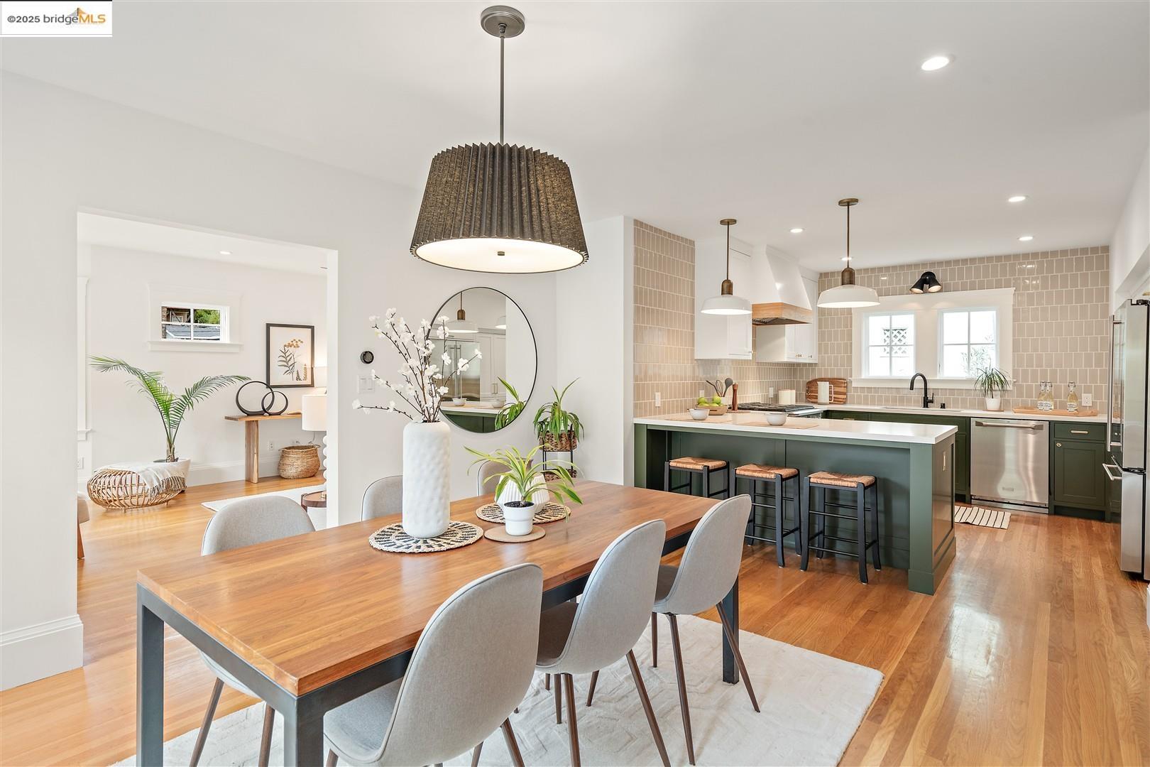 Detail Gallery Image 12 of 51 For 719 Walavista, Oakland,  CA 94610 - 3 Beds | 3 Baths