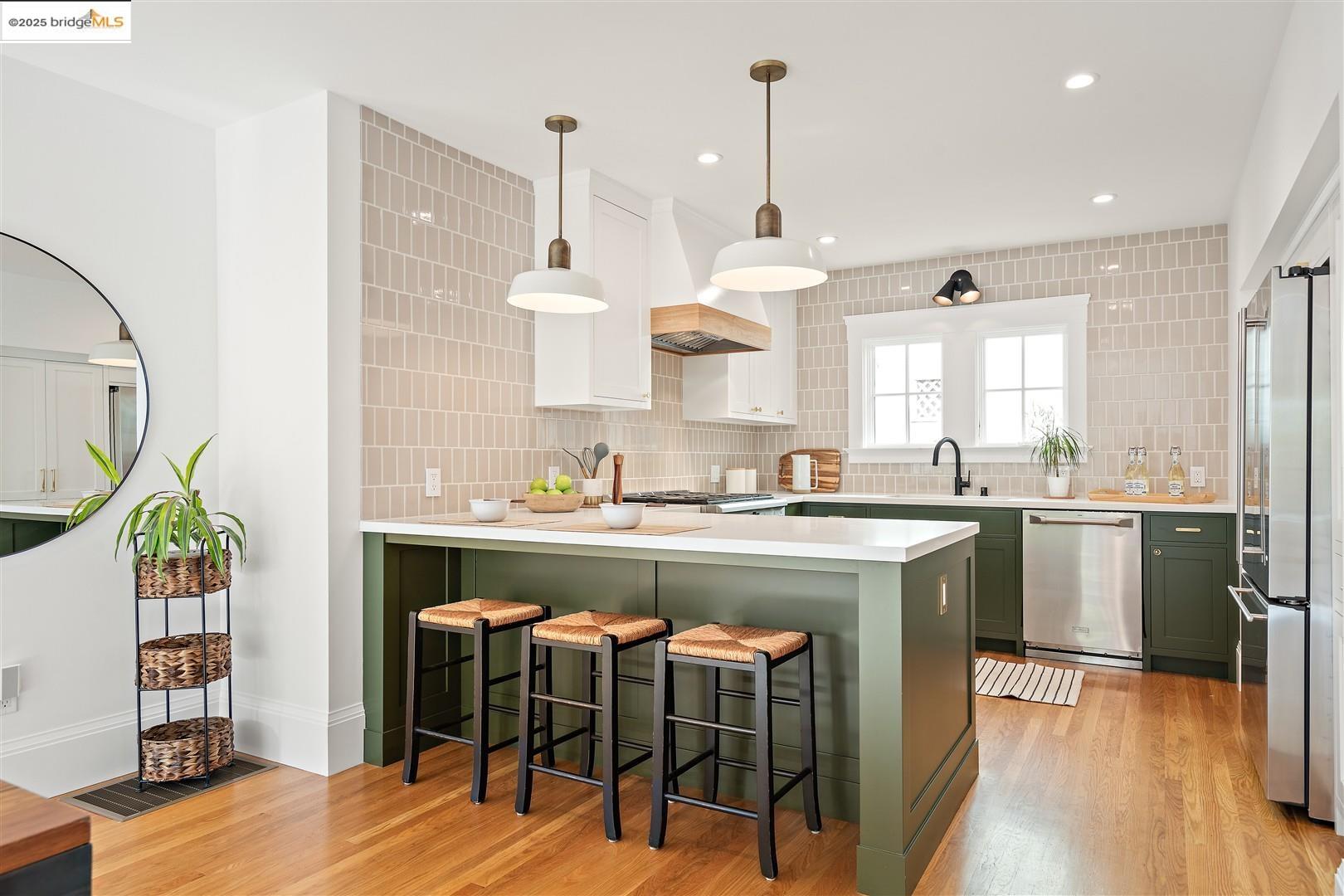 Detail Gallery Image 18 of 51 For 719 Walavista, Oakland,  CA 94610 - 3 Beds | 3 Baths