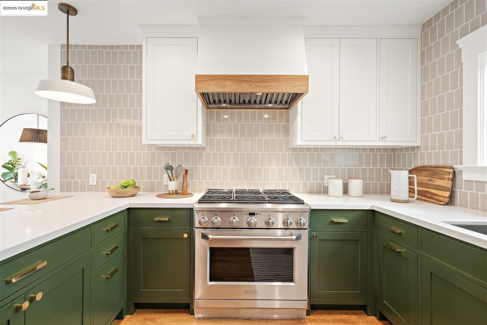 Detail Gallery Image 19 of 51 For 719 Walavista, Oakland,  CA 94610 - 3 Beds | 3 Baths