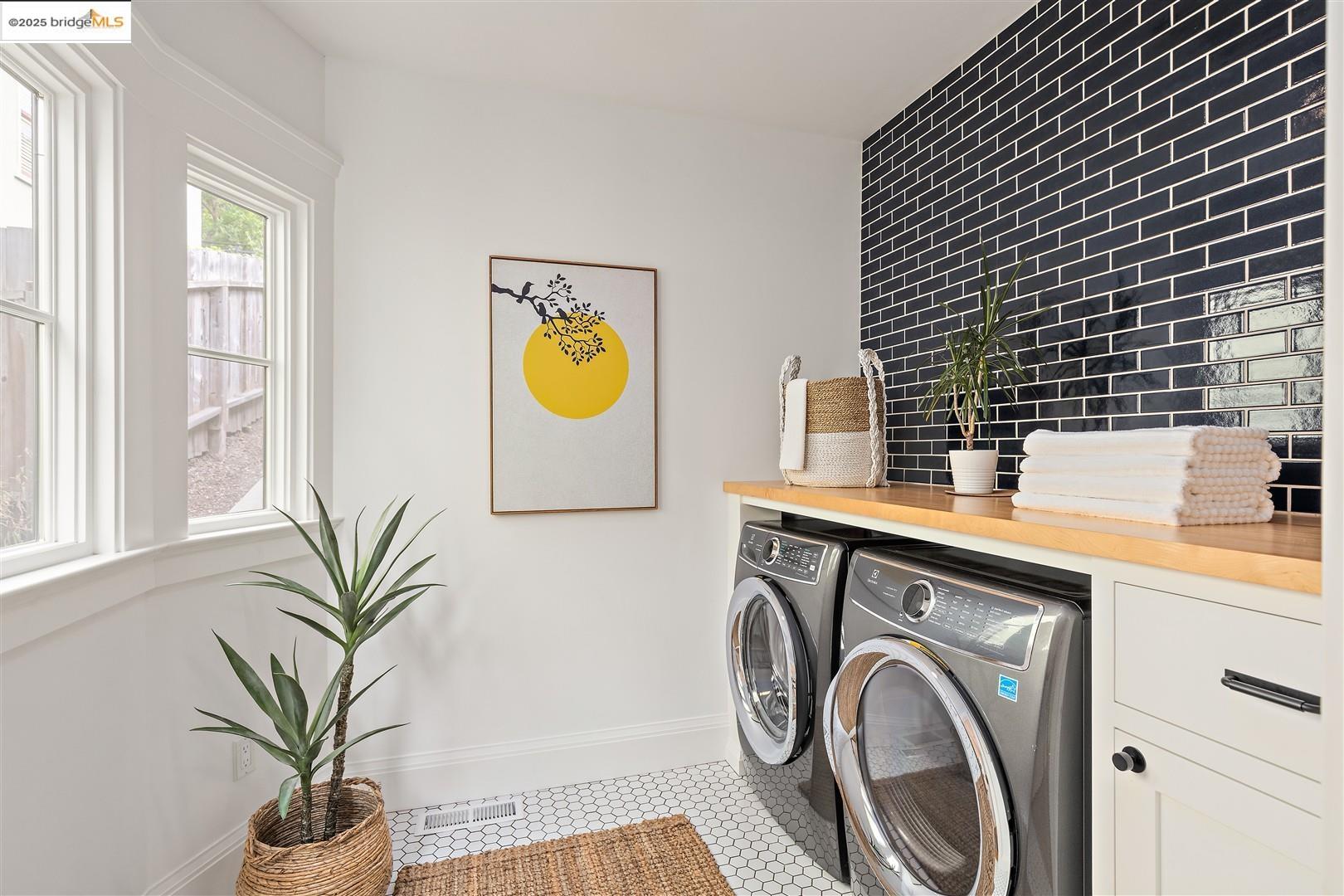 Detail Gallery Image 23 of 51 For 719 Walavista, Oakland,  CA 94610 - 3 Beds | 3 Baths