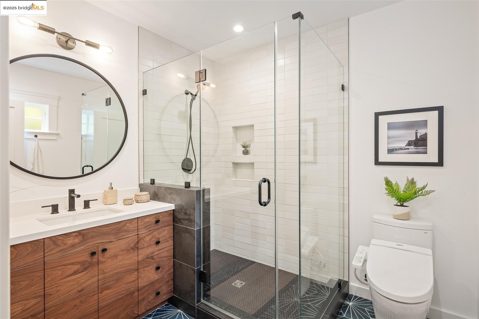 Detail Gallery Image 32 of 51 For 719 Walavista, Oakland,  CA 94610 - 3 Beds | 3 Baths
