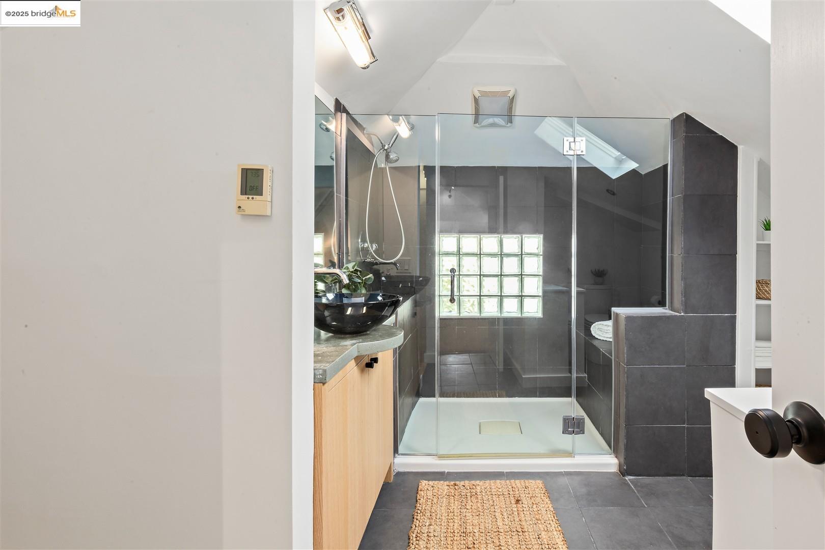 Detail Gallery Image 38 of 51 For 719 Walavista, Oakland,  CA 94610 - 3 Beds | 3 Baths