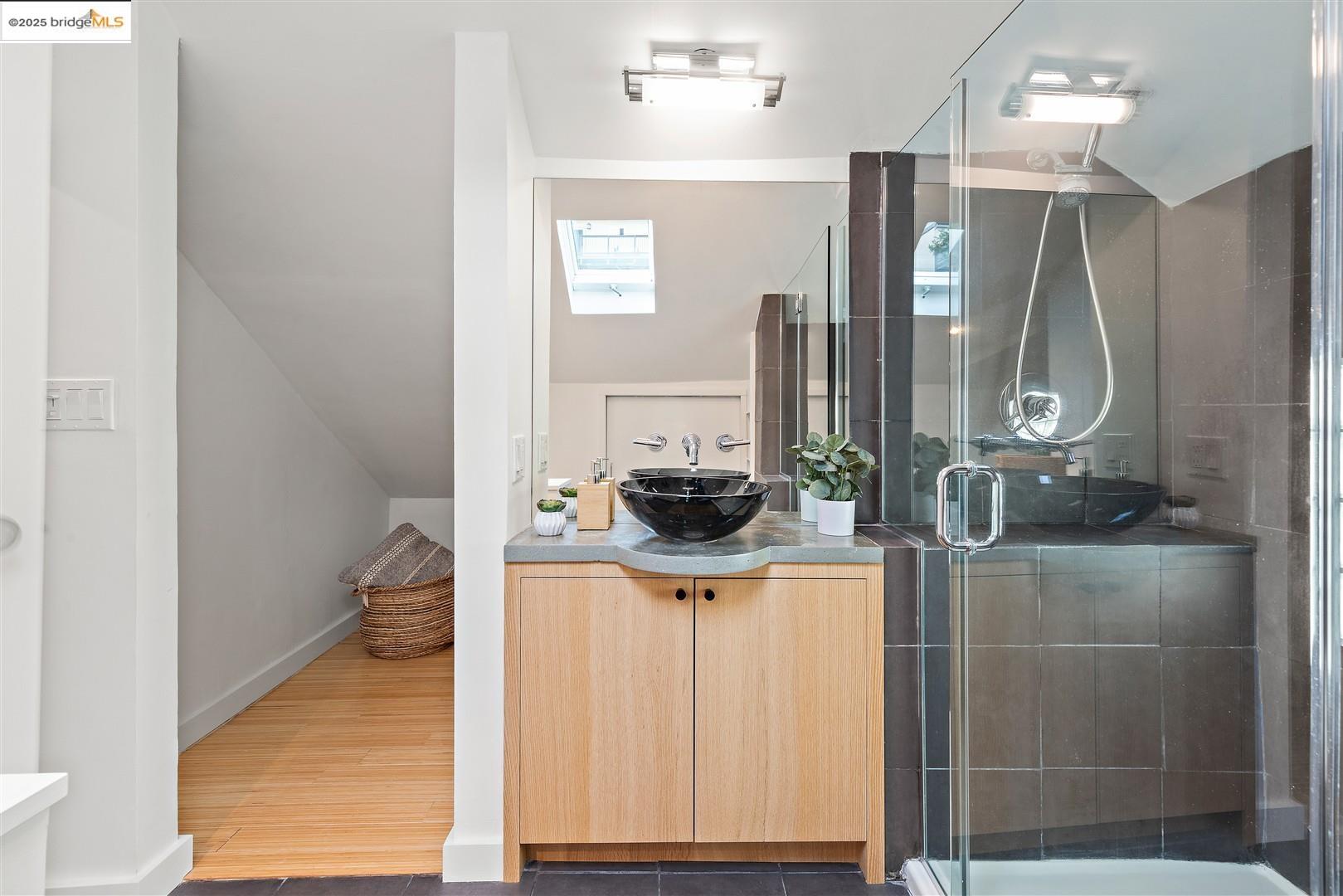 Detail Gallery Image 39 of 51 For 719 Walavista, Oakland,  CA 94610 - 3 Beds | 3 Baths