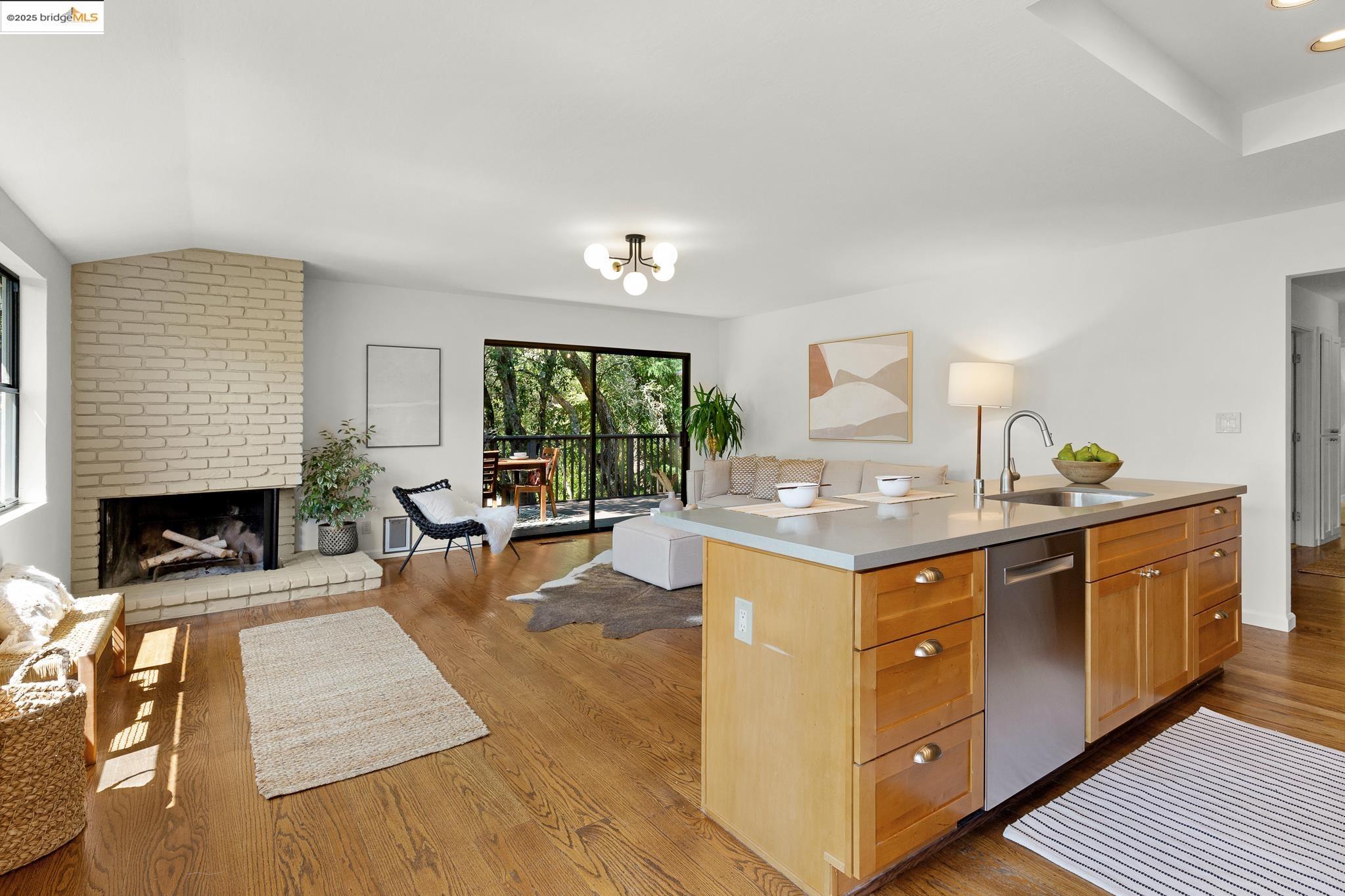 Detail Gallery Image 12 of 60 For 151 La Espiral, Orinda,  CA 94563 - 4 Beds | 2 Baths