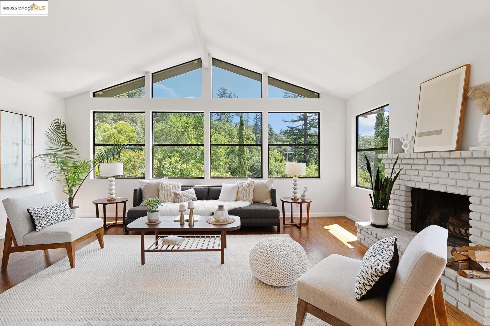 Detail Gallery Image 4 of 60 For 151 La Espiral, Orinda,  CA 94563 - 4 Beds | 2 Baths