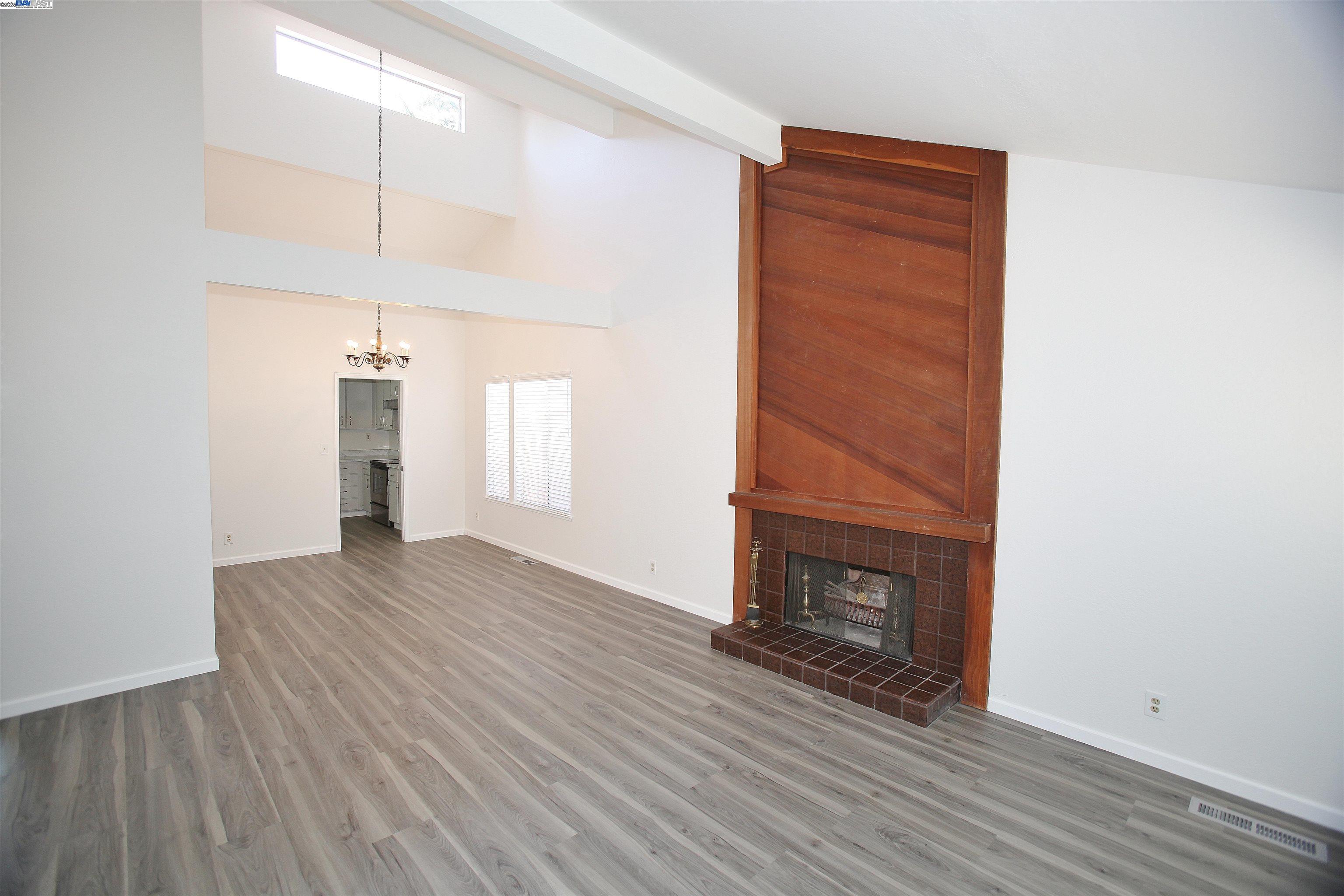 Detail Gallery Image 2 of 19 For 1302 New Hampshire Dr, Concord,  CA 94521 - 4 Beds | 2 Baths
