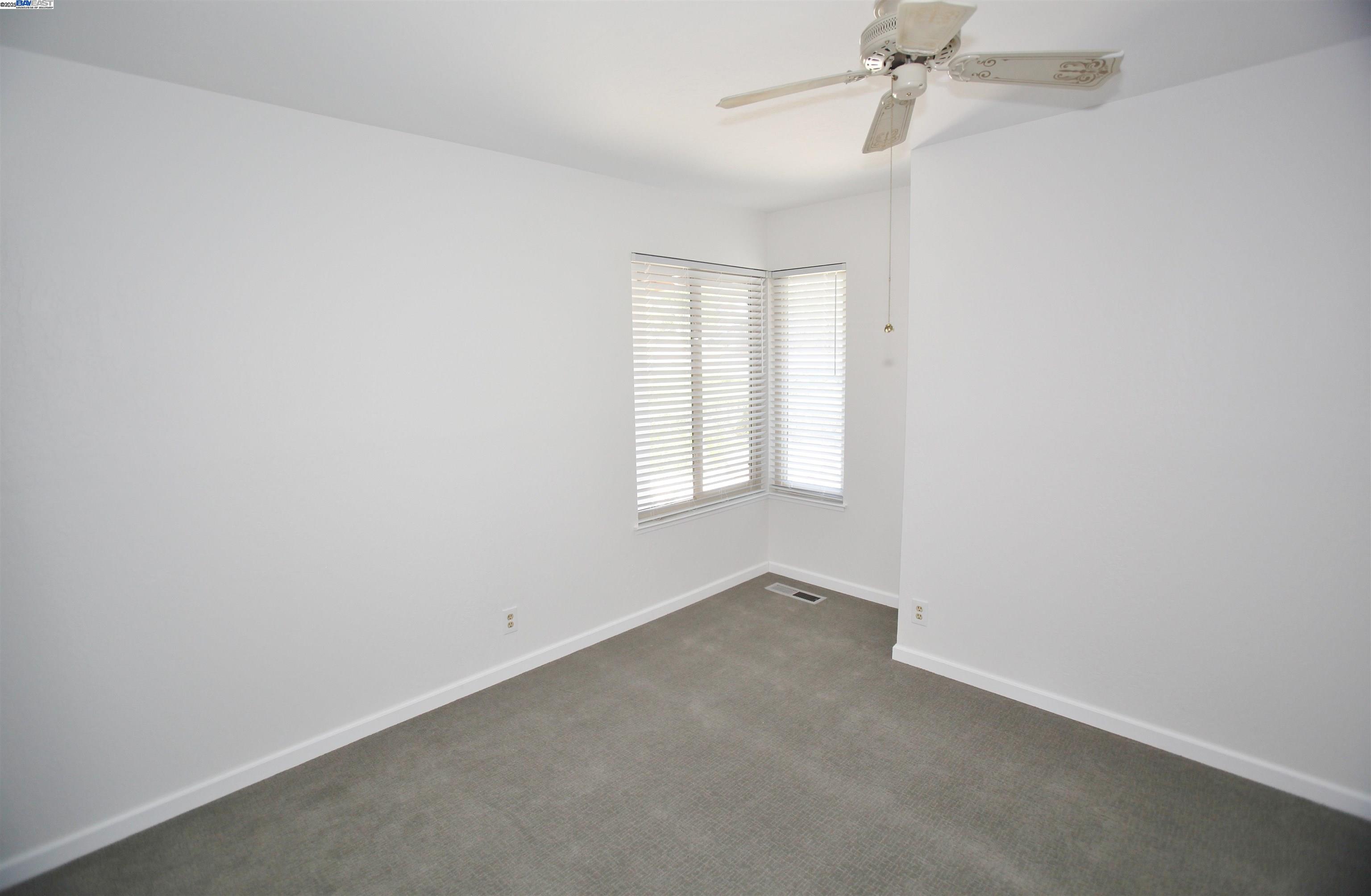 Detail Gallery Image 12 of 19 For 1302 New Hampshire Dr, Concord,  CA 94521 - 4 Beds | 2 Baths