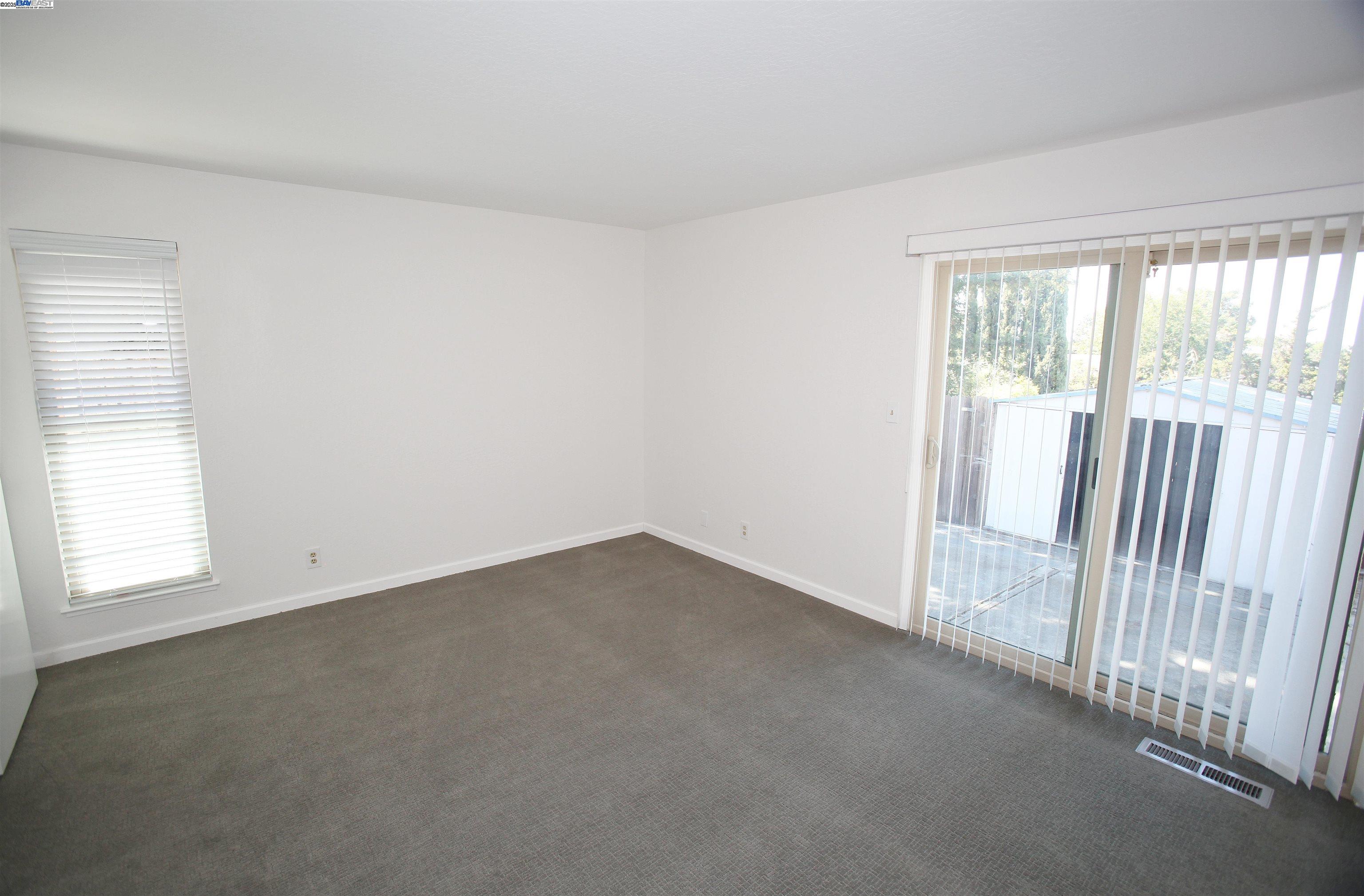 Detail Gallery Image 13 of 19 For 1302 New Hampshire Dr, Concord,  CA 94521 - 4 Beds | 2 Baths