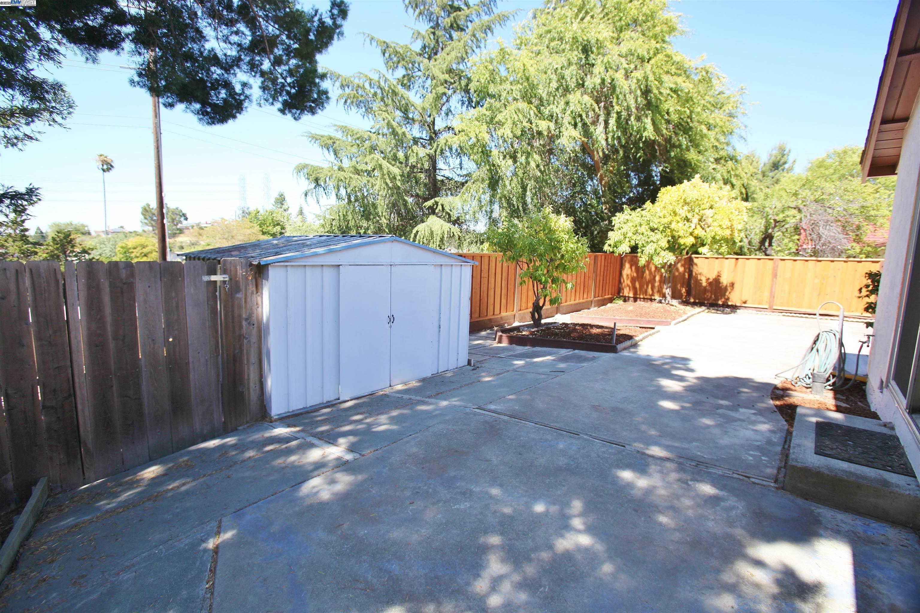 Detail Gallery Image 17 of 19 For 1302 New Hampshire Dr, Concord,  CA 94521 - 4 Beds | 2 Baths
