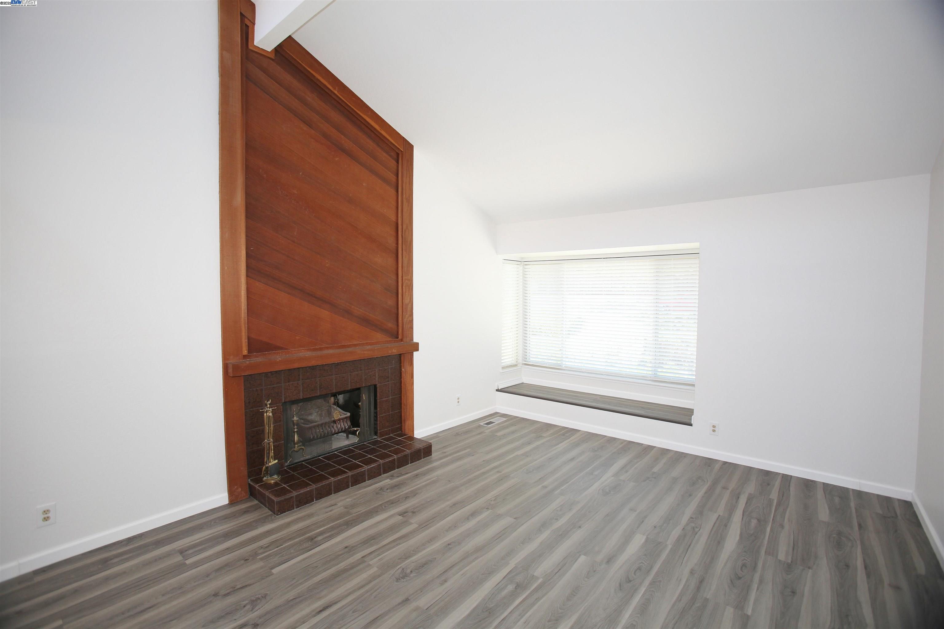 Detail Gallery Image 3 of 19 For 1302 New Hampshire Dr, Concord,  CA 94521 - 4 Beds | 2 Baths