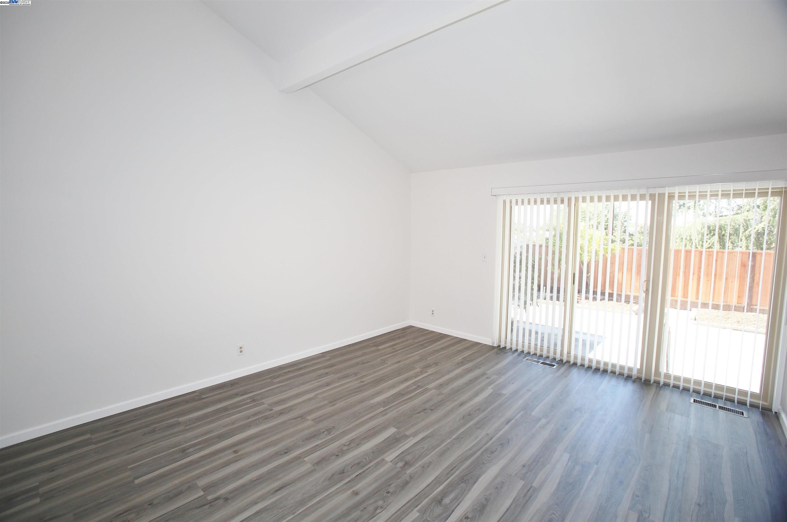 Detail Gallery Image 5 of 19 For 1302 New Hampshire Dr, Concord,  CA 94521 - 4 Beds | 2 Baths