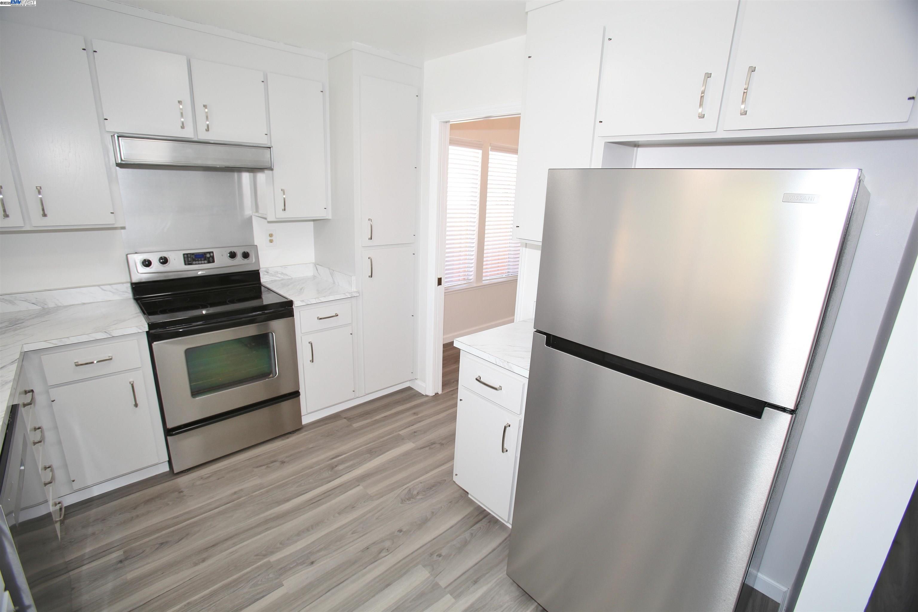 Detail Gallery Image 8 of 19 For 1302 New Hampshire Dr, Concord,  CA 94521 - 4 Beds | 2 Baths