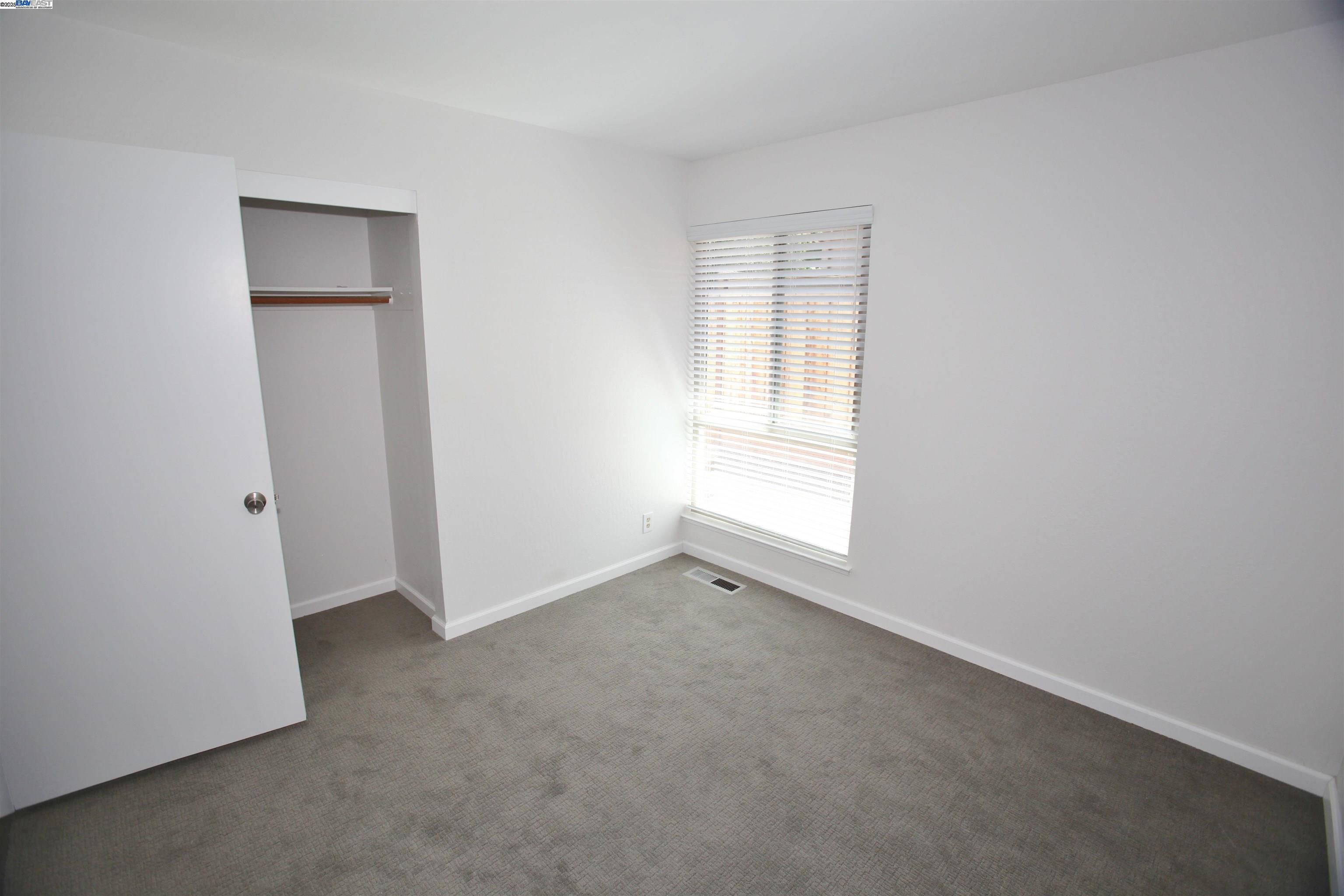 Detail Gallery Image 9 of 19 For 1302 New Hampshire Dr, Concord,  CA 94521 - 4 Beds | 2 Baths