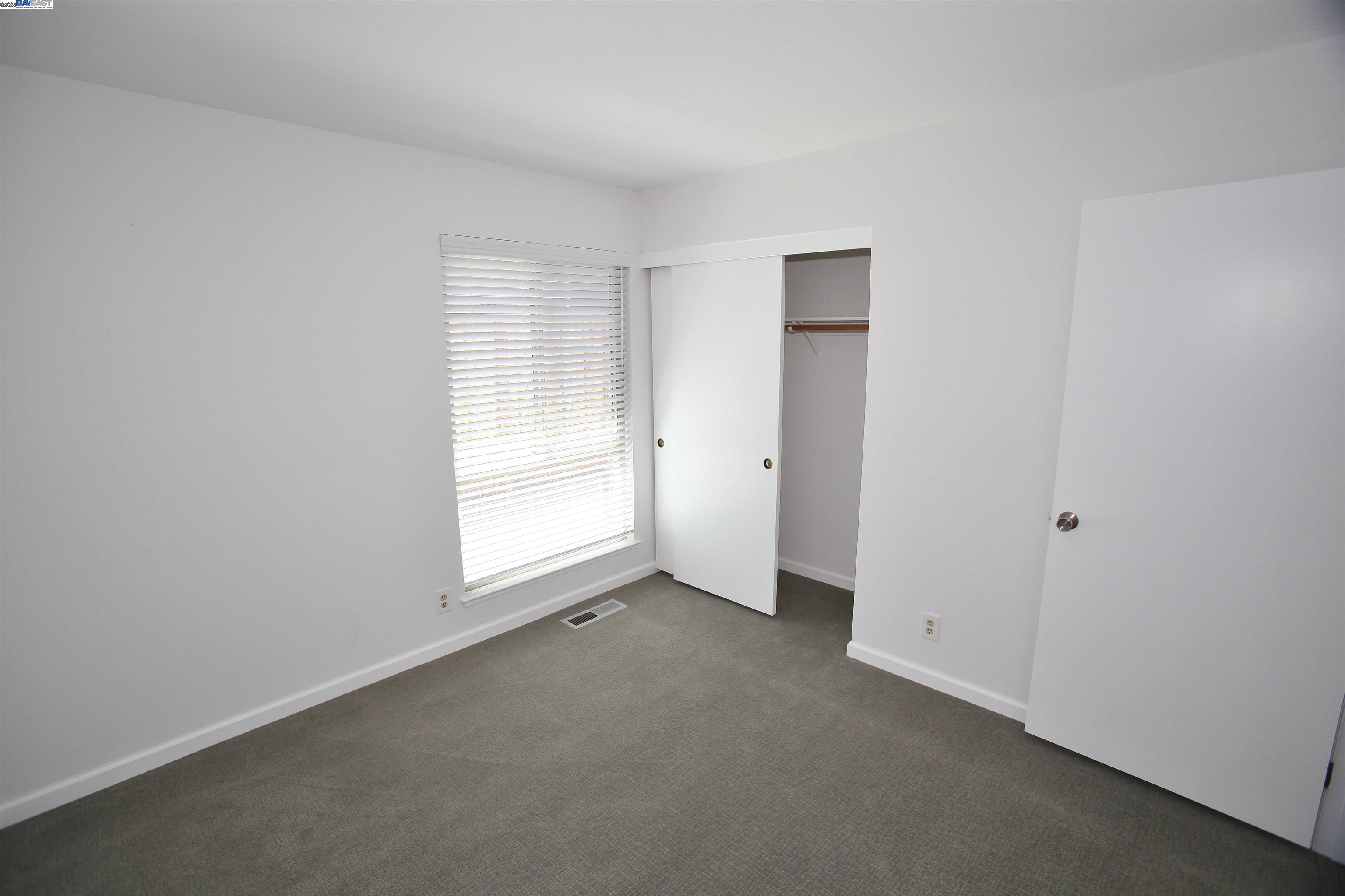Detail Gallery Image 10 of 19 For 1302 New Hampshire Dr, Concord,  CA 94521 - 4 Beds | 2 Baths