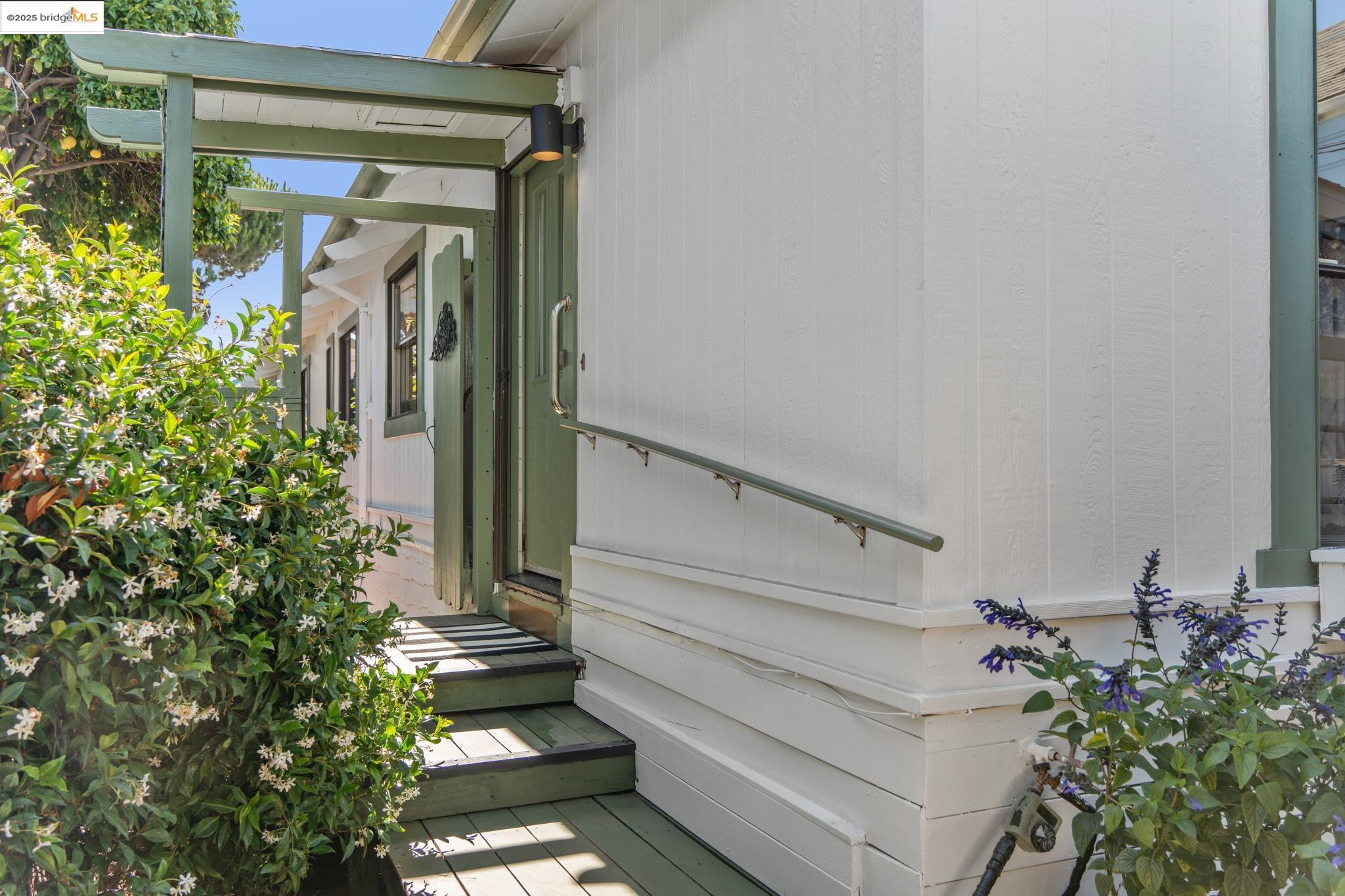 Detail Gallery Image 12 of 40 For 350 Henry St, Oakland,  CA 94607 - 3 Beds | 2 Baths