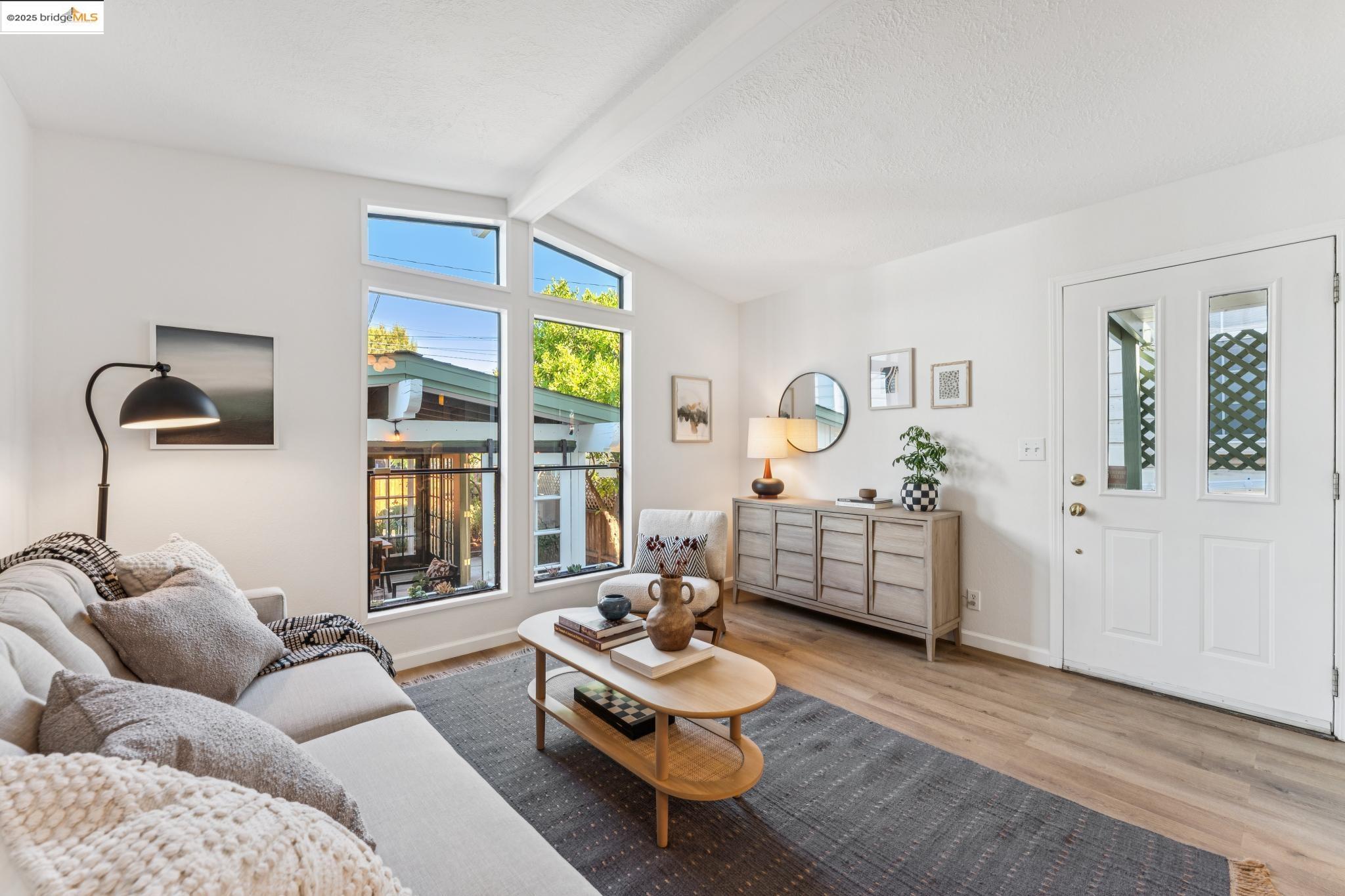 Detail Gallery Image 15 of 40 For 350 Henry St, Oakland,  CA 94607 - 3 Beds | 2 Baths