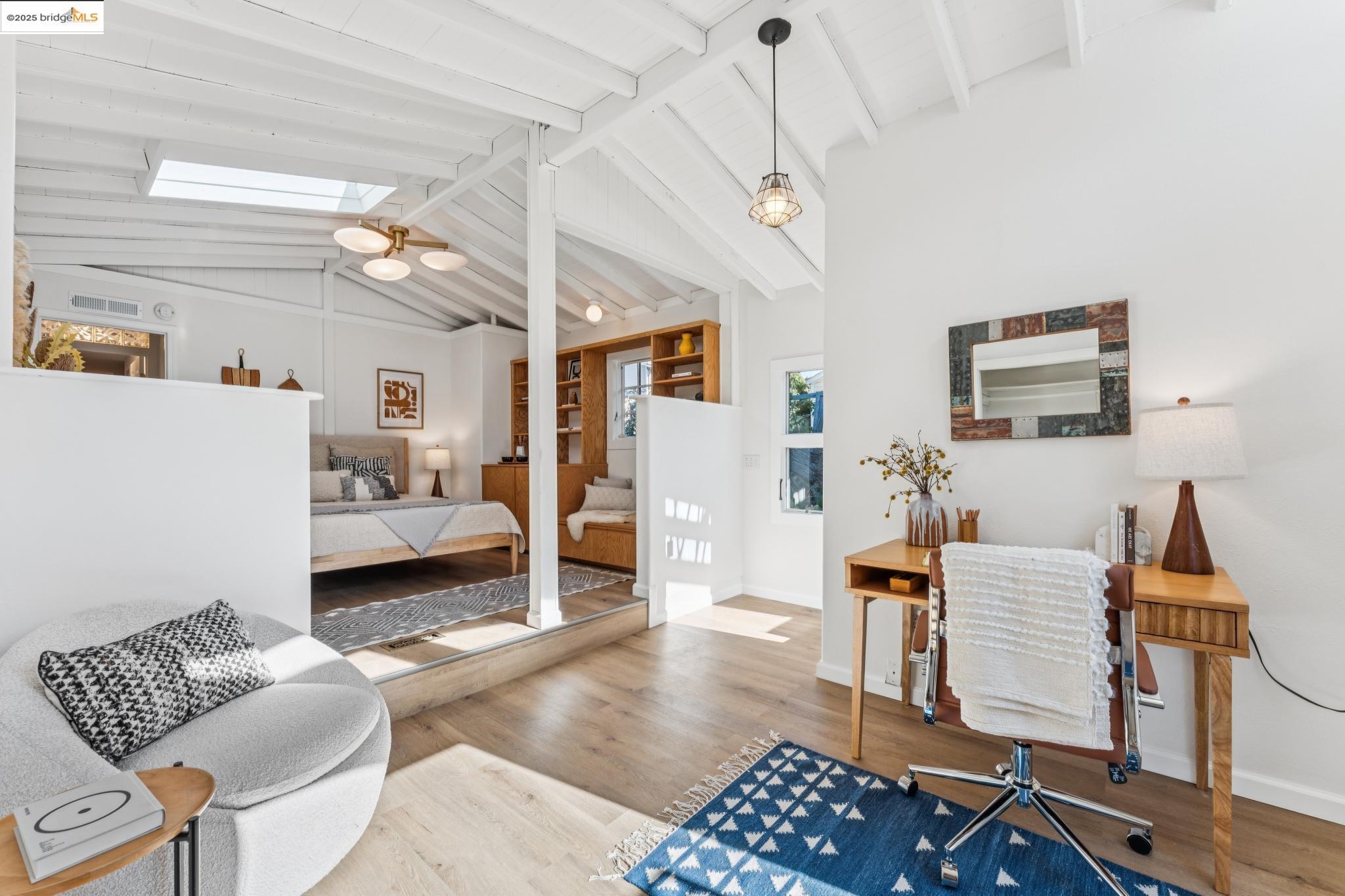 Detail Gallery Image 3 of 40 For 350 Henry St, Oakland,  CA 94607 - 3 Beds | 2 Baths