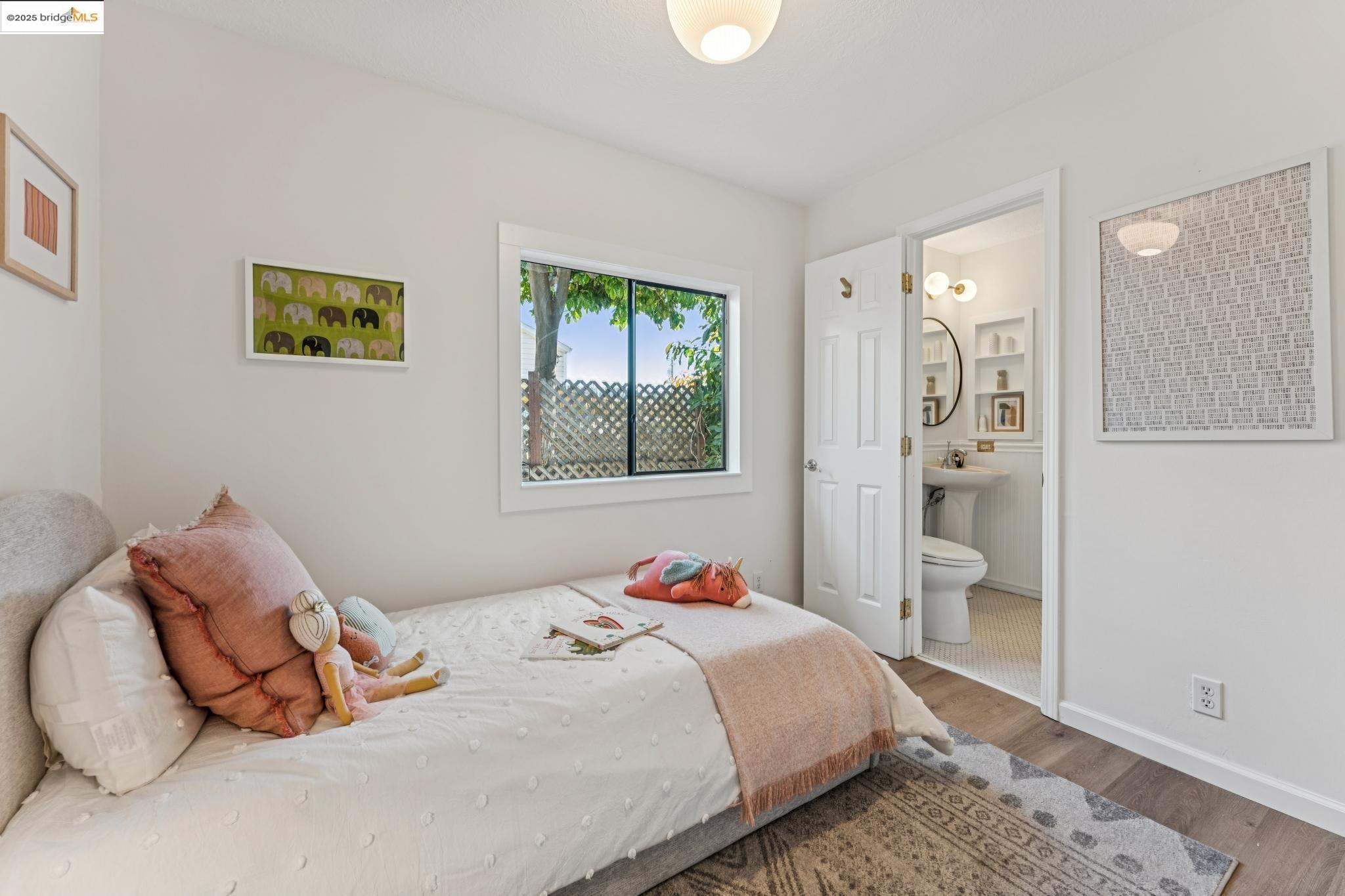 Detail Gallery Image 22 of 40 For 350 Henry St, Oakland,  CA 94607 - 3 Beds | 2 Baths