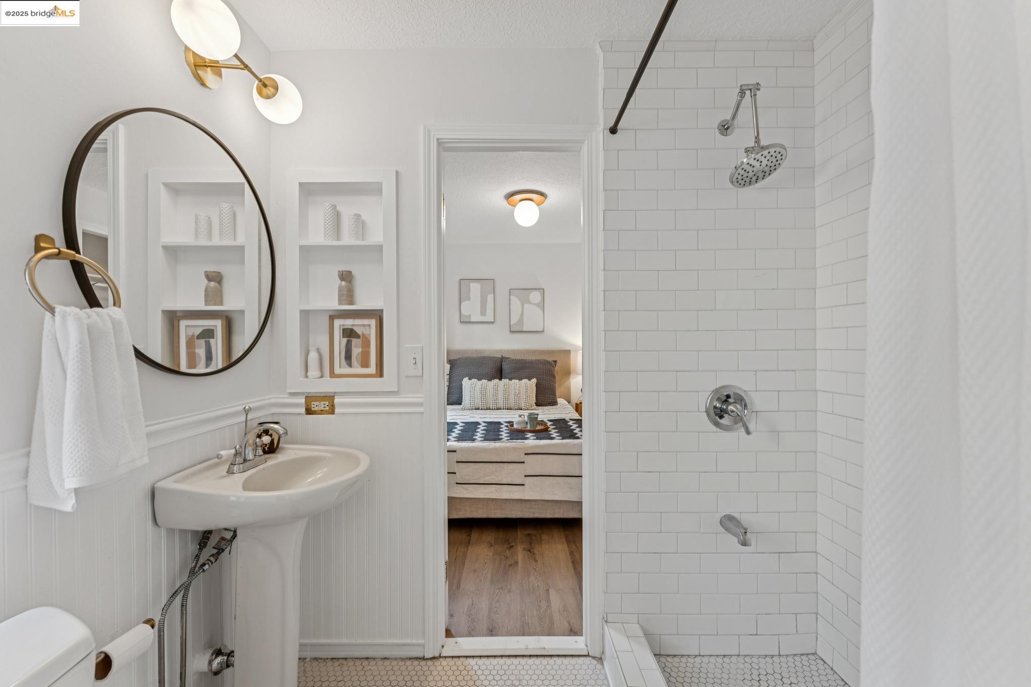 Detail Gallery Image 23 of 40 For 350 Henry St, Oakland,  CA 94607 - 3 Beds | 2 Baths
