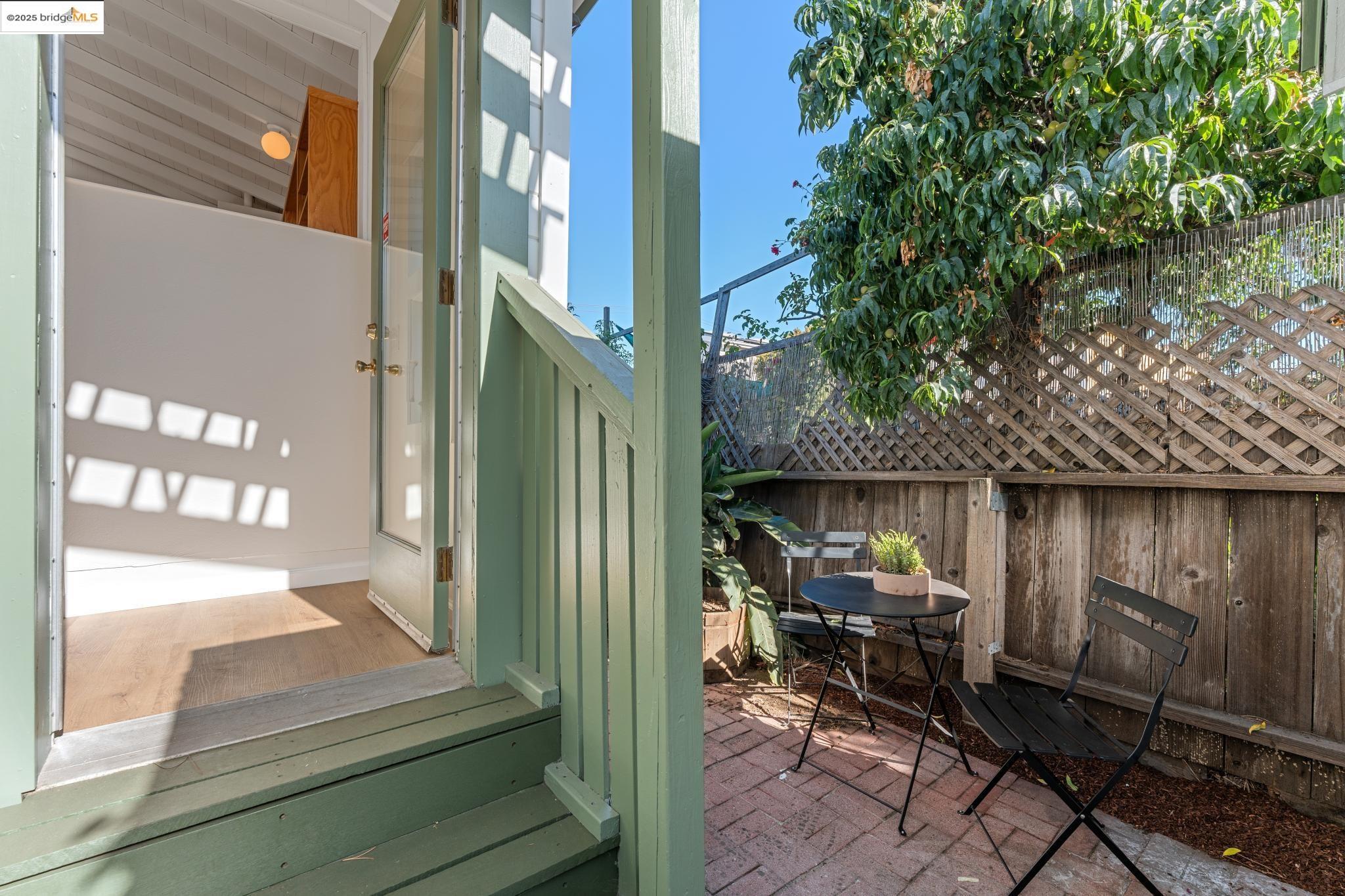Detail Gallery Image 38 of 40 For 350 Henry St, Oakland,  CA 94607 - 3 Beds | 2 Baths
