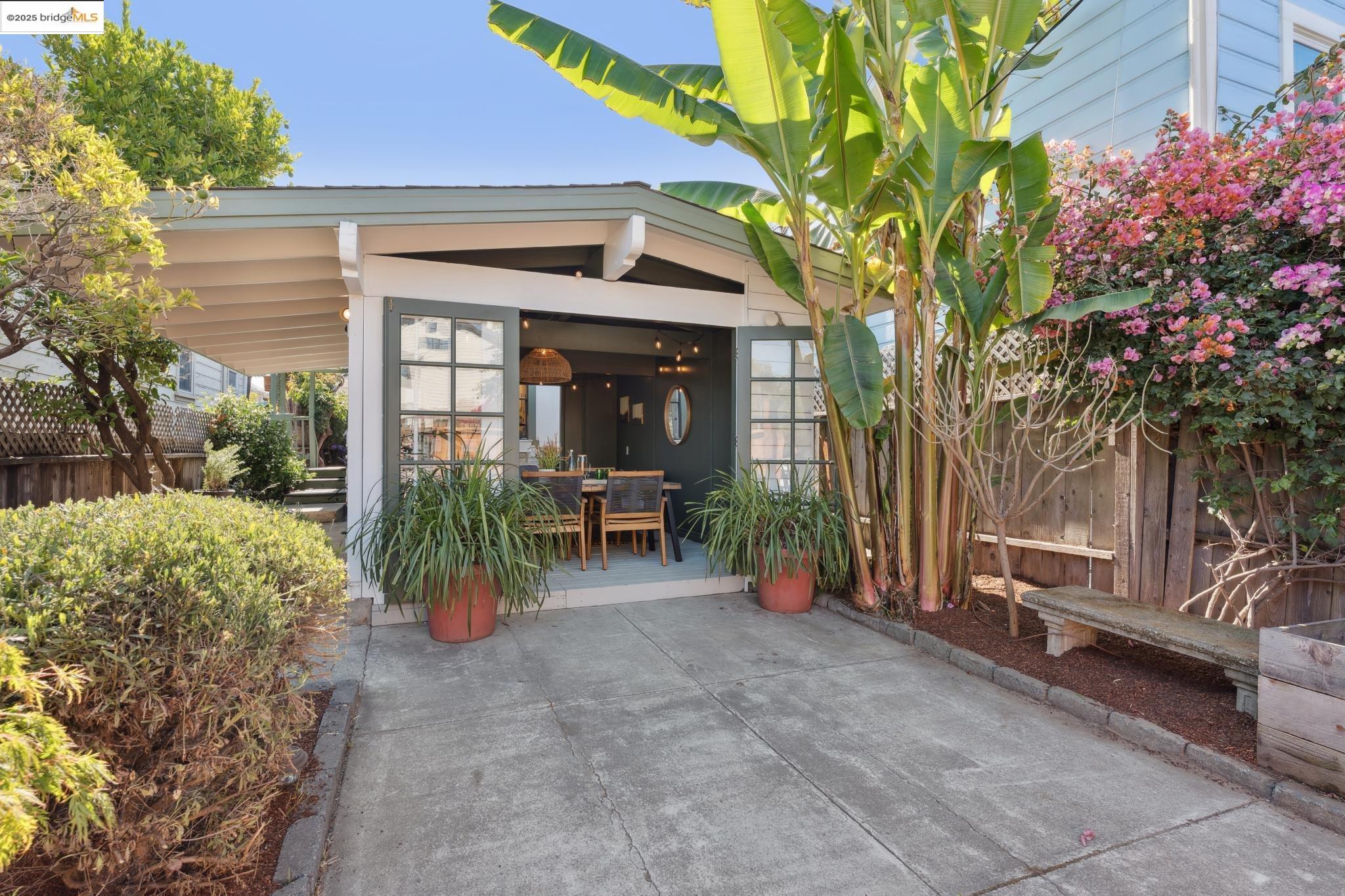 Detail Gallery Image 6 of 40 For 350 Henry St, Oakland,  CA 94607 - 3 Beds | 2 Baths