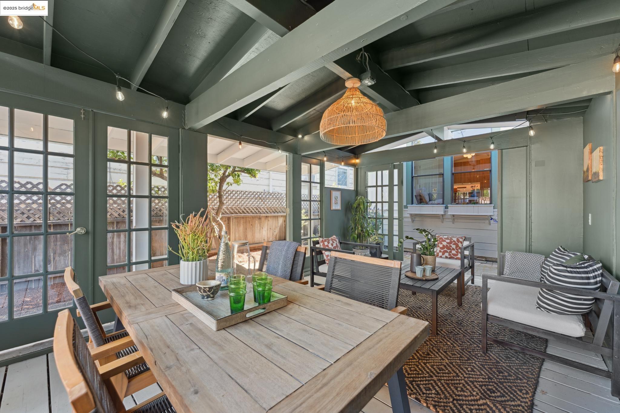 Detail Gallery Image 9 of 40 For 350 Henry St, Oakland,  CA 94607 - 3 Beds | 2 Baths