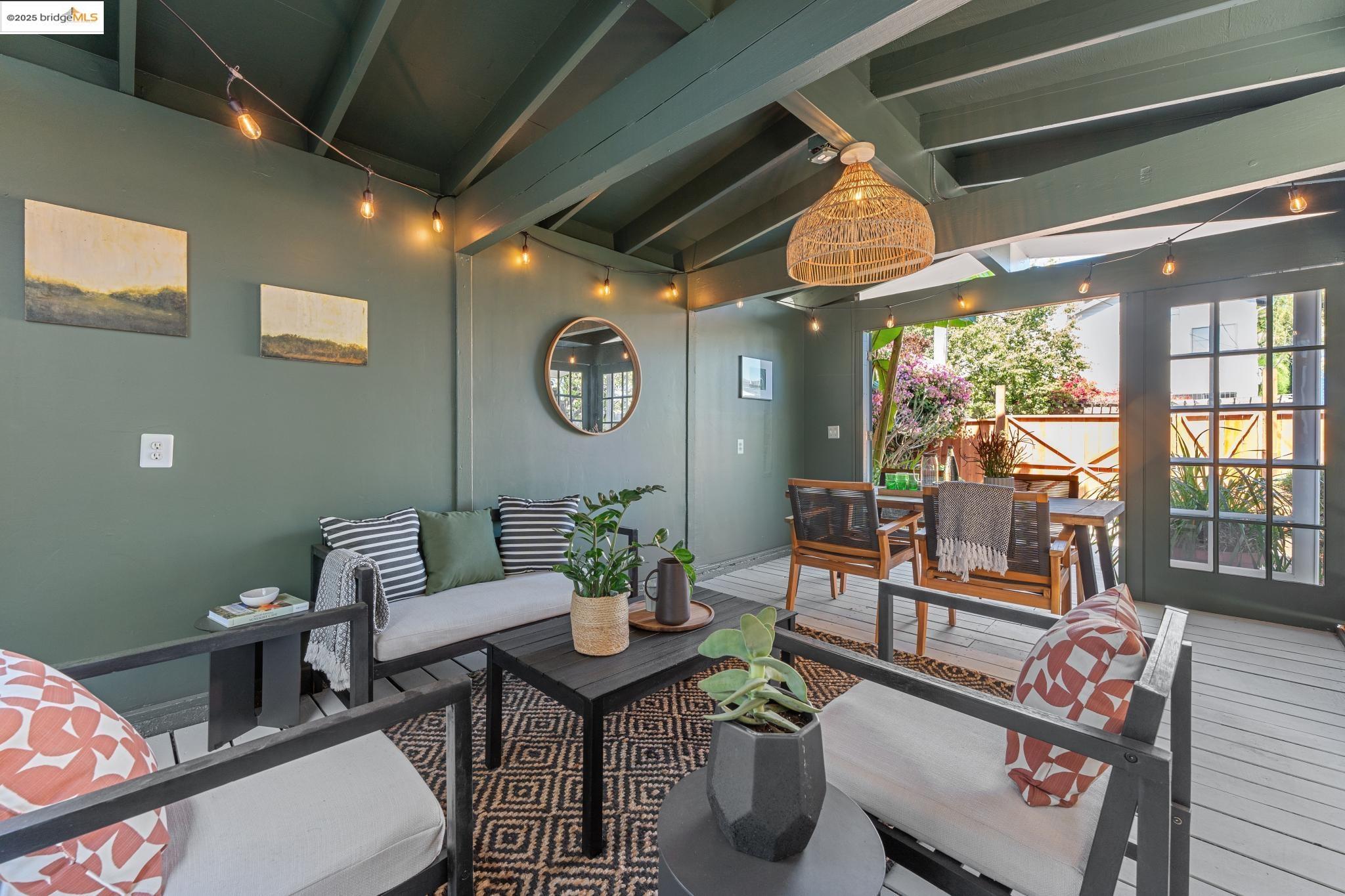 Detail Gallery Image 10 of 40 For 350 Henry St, Oakland,  CA 94607 - 3 Beds | 2 Baths