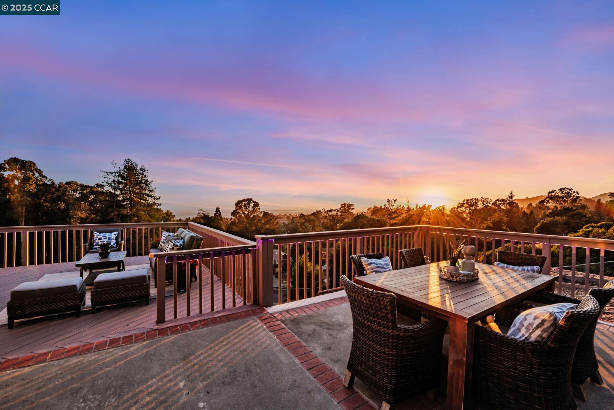 Detail Gallery Image 1 of 1 For 10540 Englewood Dr, Oakland,  CA 94605 - 3 Beds | 2 Baths