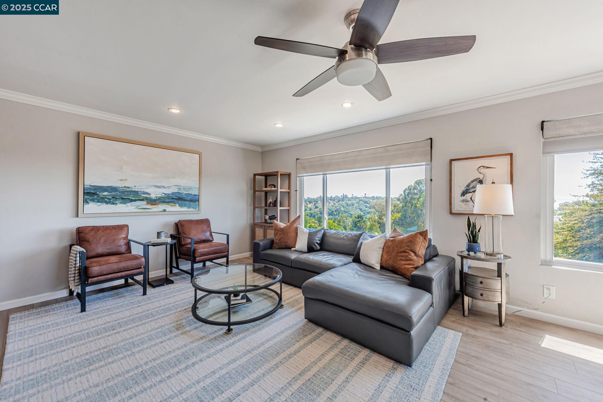Detail Gallery Image 13 of 52 For 10540 Englewood Dr, Oakland,  CA 94605 - 3 Beds | 2 Baths