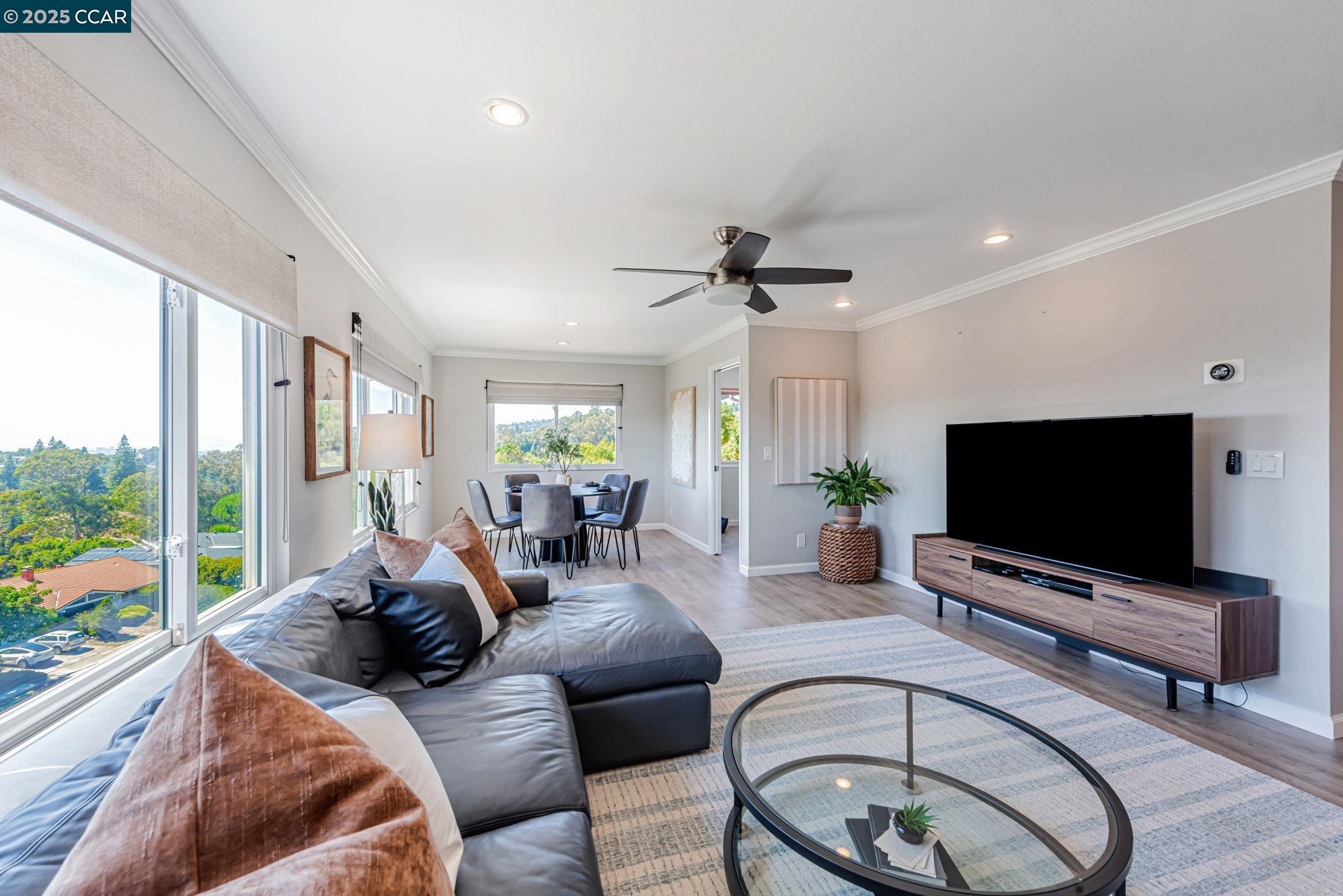 Detail Gallery Image 15 of 52 For 10540 Englewood Dr, Oakland,  CA 94605 - 3 Beds | 2 Baths
