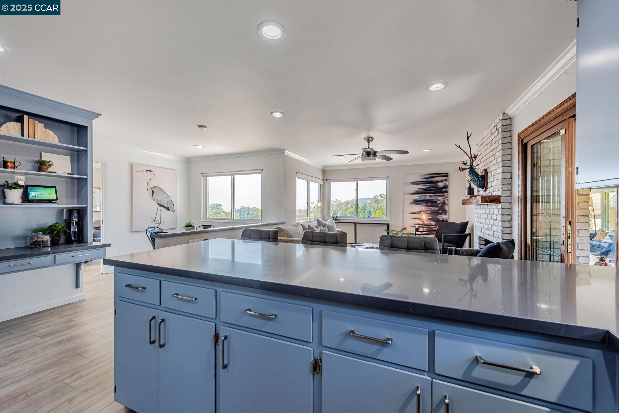 Detail Gallery Image 18 of 52 For 10540 Englewood Dr, Oakland,  CA 94605 - 3 Beds | 2 Baths