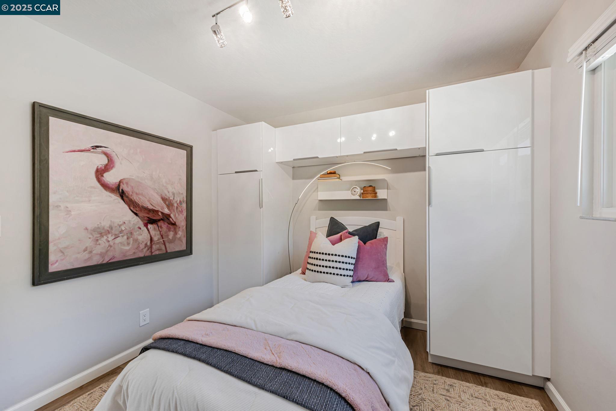 Detail Gallery Image 28 of 52 For 10540 Englewood Dr, Oakland,  CA 94605 - 3 Beds | 2 Baths
