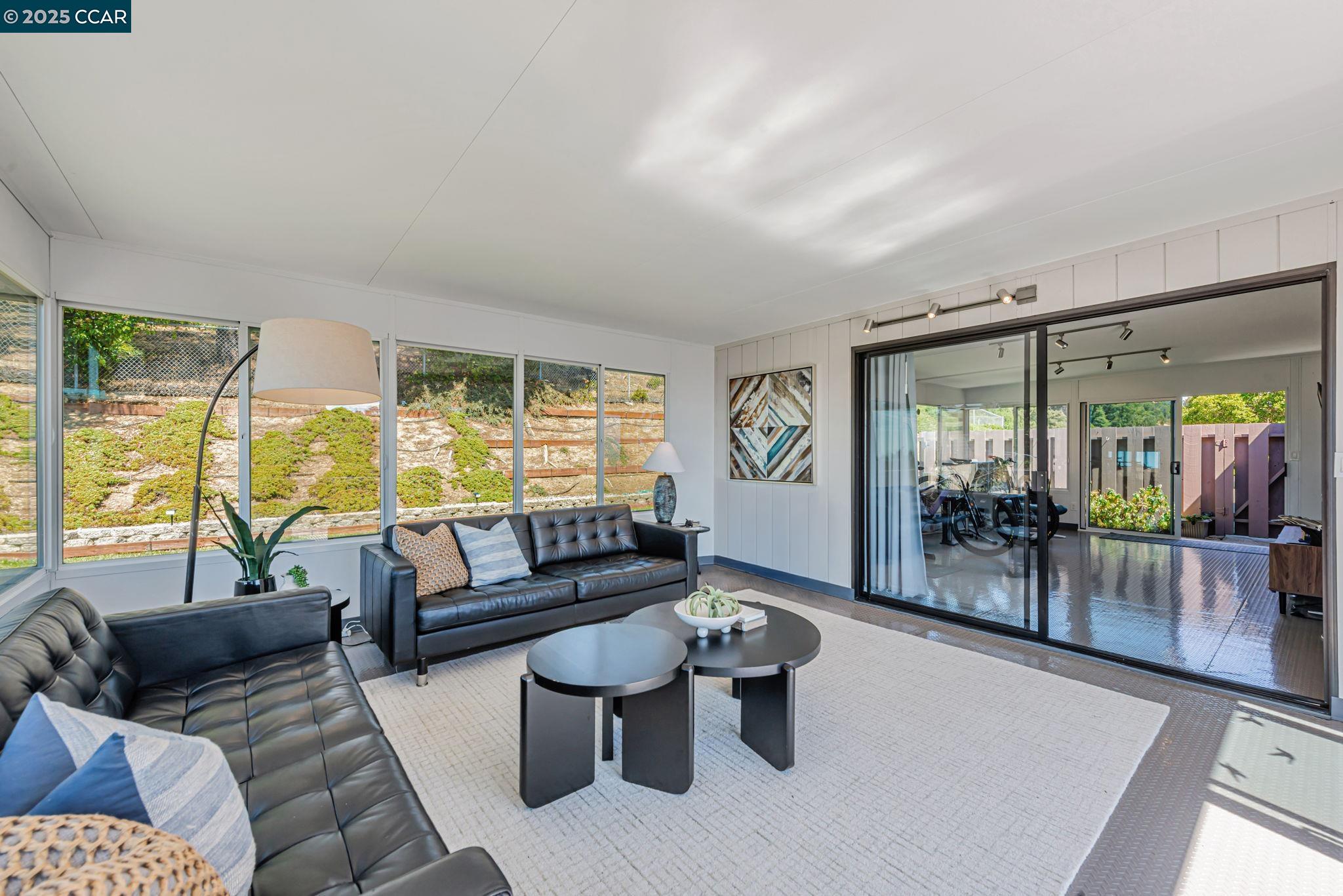 Detail Gallery Image 40 of 52 For 10540 Englewood Dr, Oakland,  CA 94605 - 3 Beds | 2 Baths