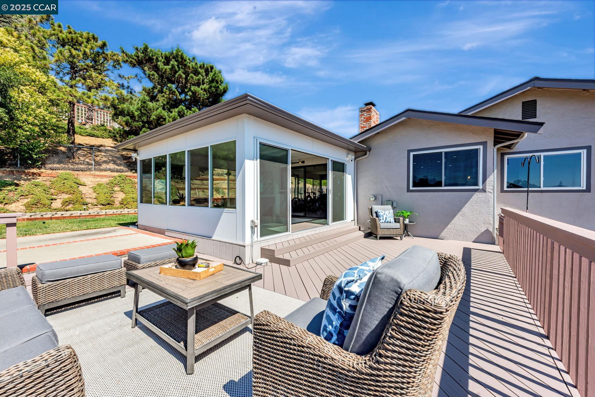 Detail Gallery Image 43 of 52 For 10540 Englewood Dr, Oakland,  CA 94605 - 3 Beds | 2 Baths