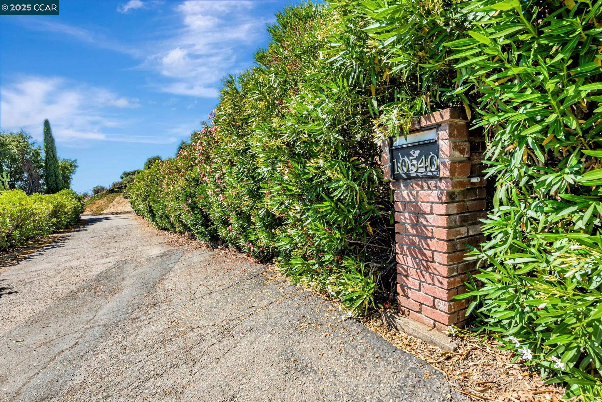 Detail Gallery Image 50 of 52 For 10540 Englewood Dr, Oakland,  CA 94605 - 3 Beds | 2 Baths