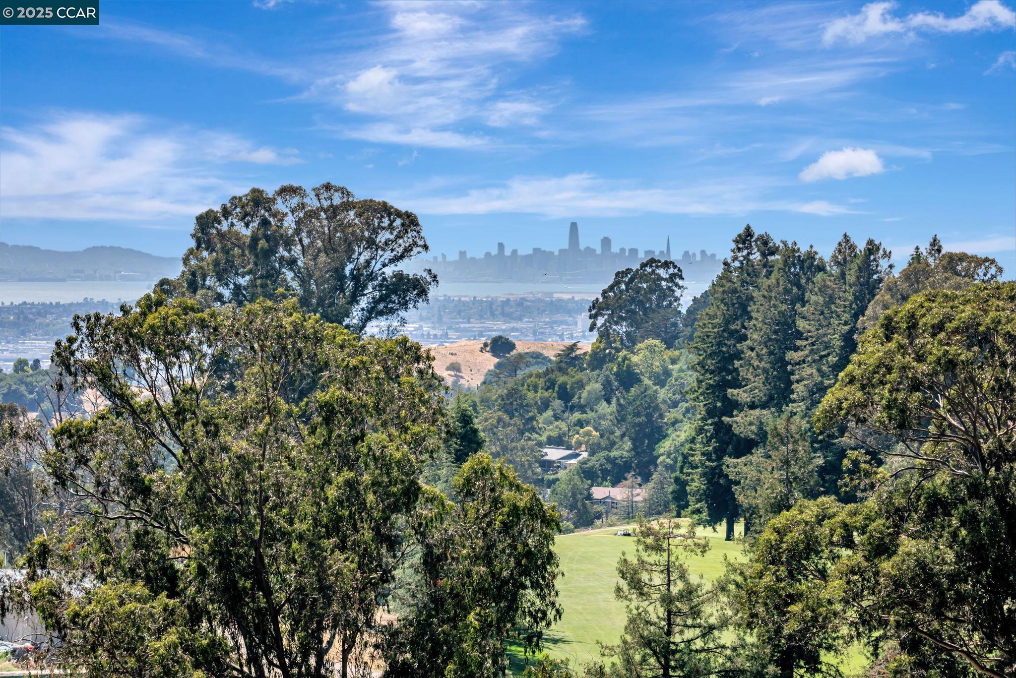 Detail Gallery Image 9 of 52 For 10540 Englewood Dr, Oakland,  CA 94605 - 3 Beds | 2 Baths