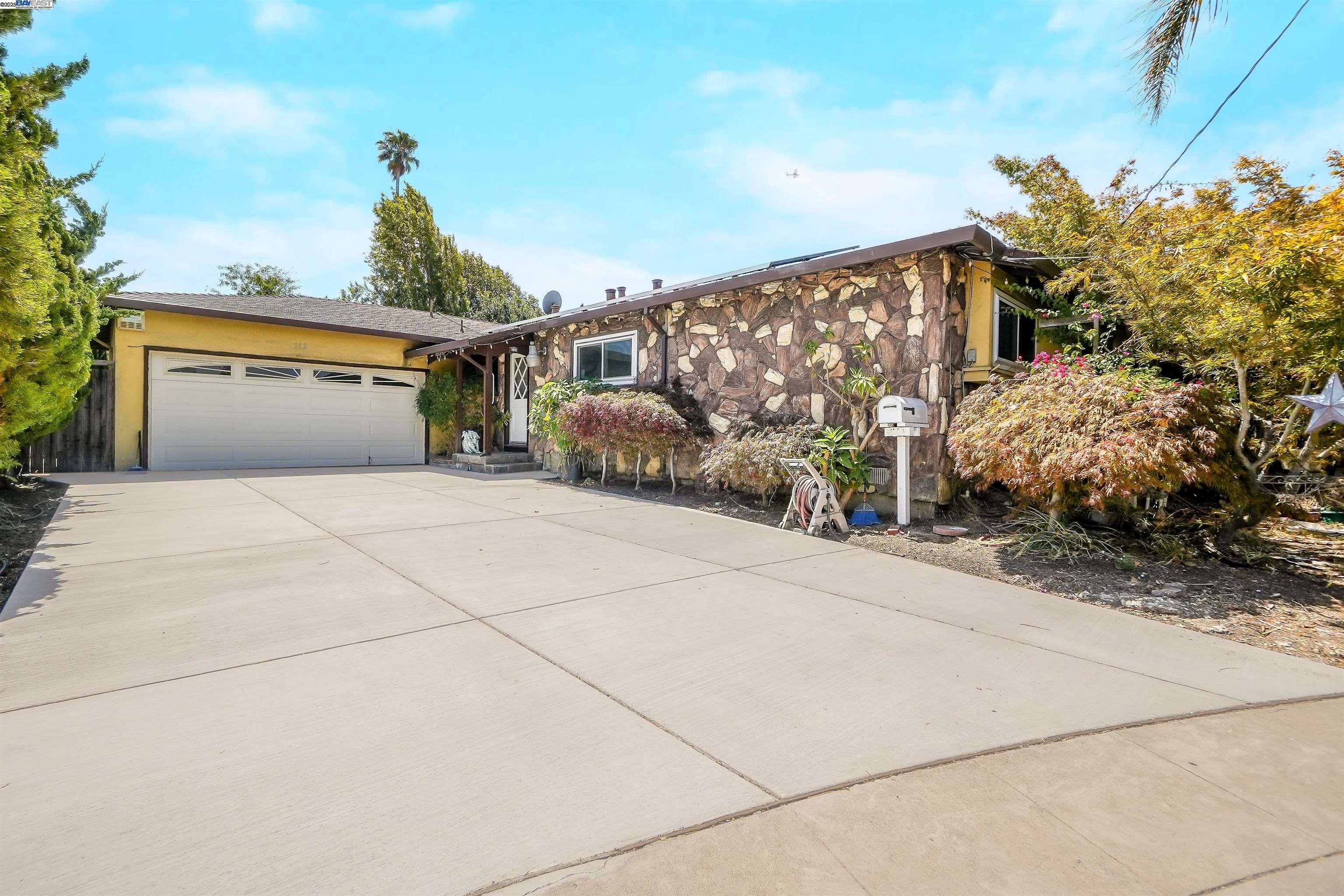 Detail Gallery Image 2 of 56 For 512 Teasdale Pl, Hayward,  CA 94544 - 6 Beds | 3 Baths