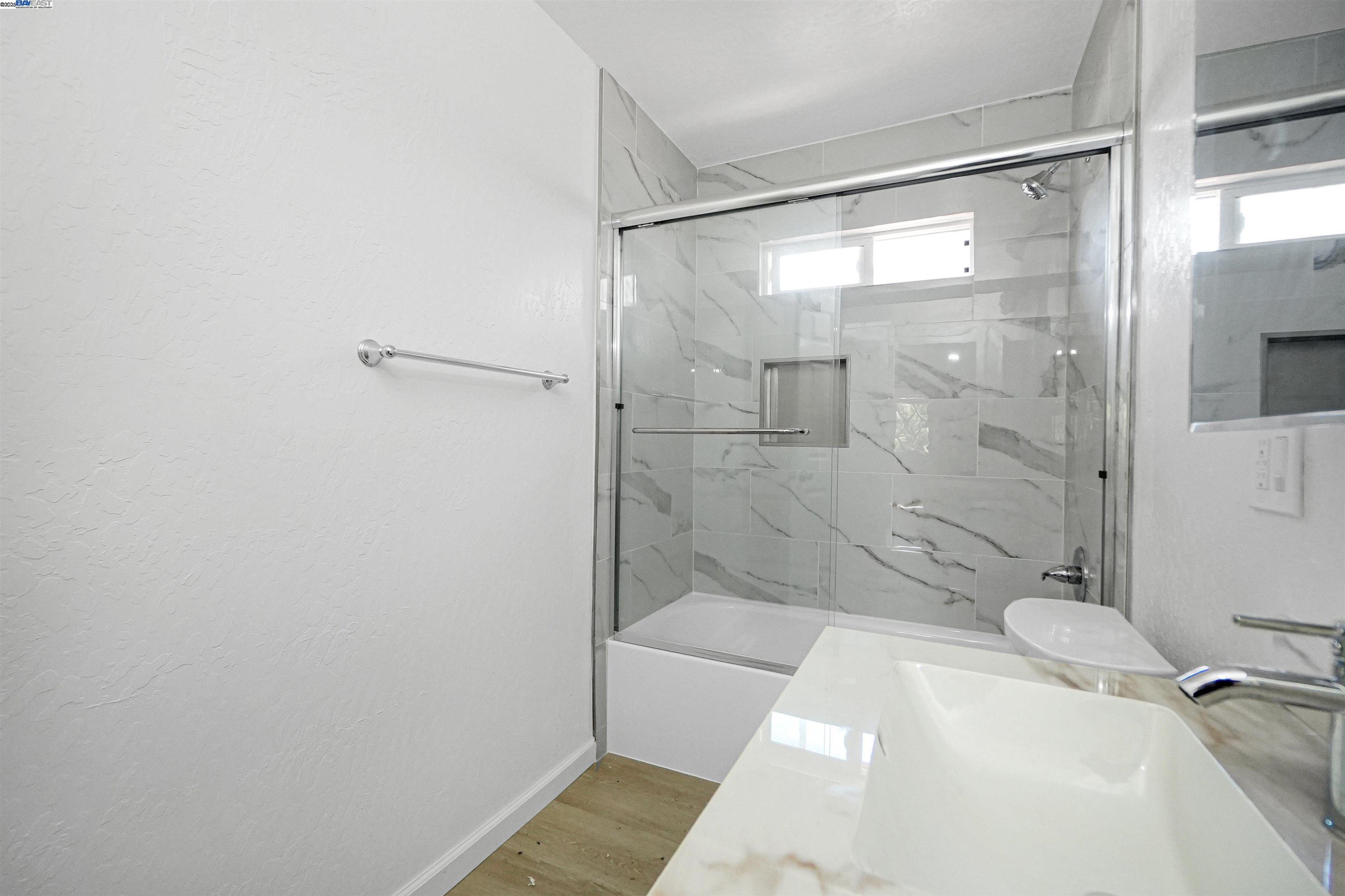 Detail Gallery Image 18 of 56 For 512 Teasdale Pl, Hayward,  CA 94544 - 6 Beds | 3 Baths